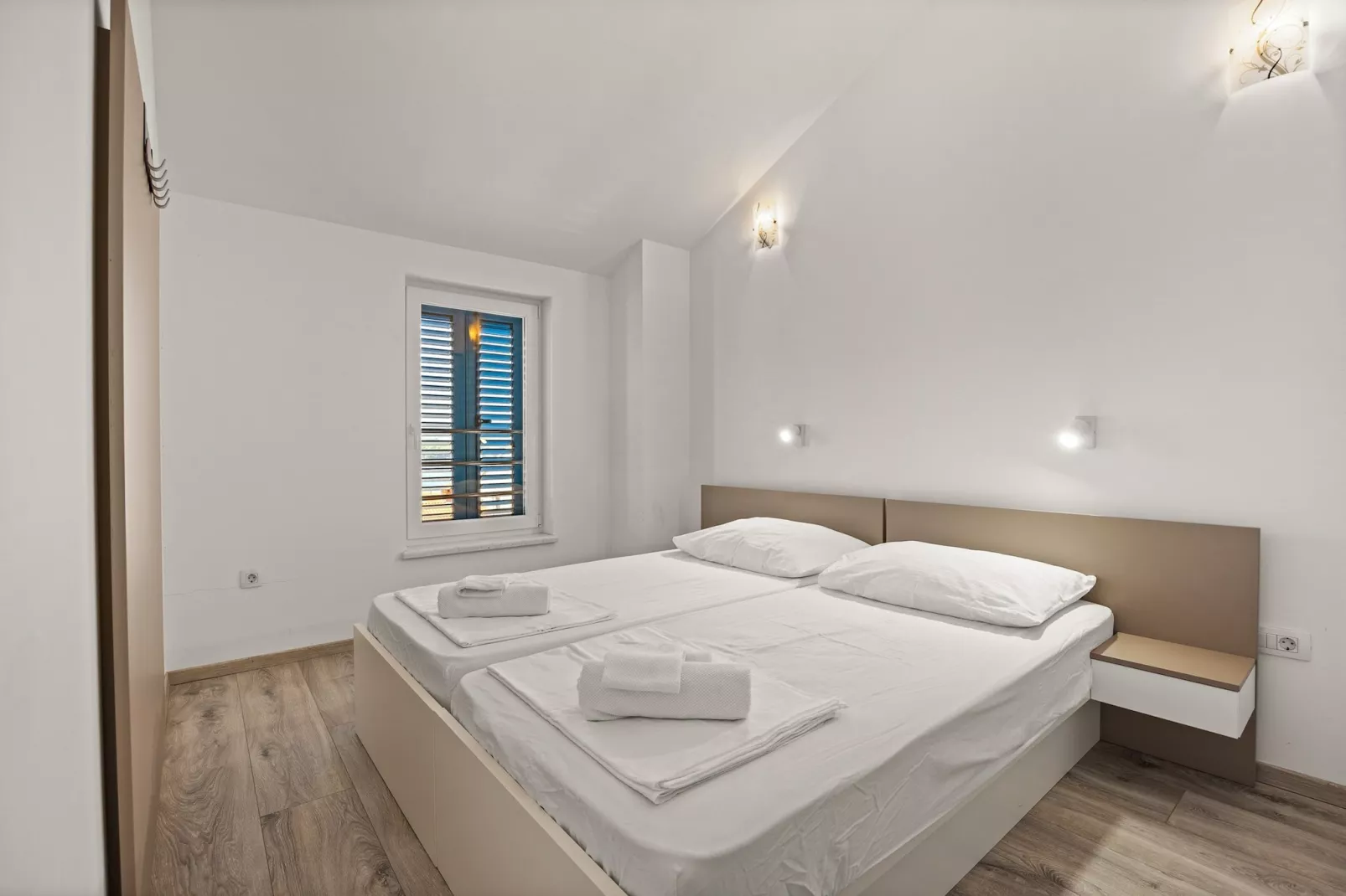 Apartment Paula with Sea View-Schlafzimmer
