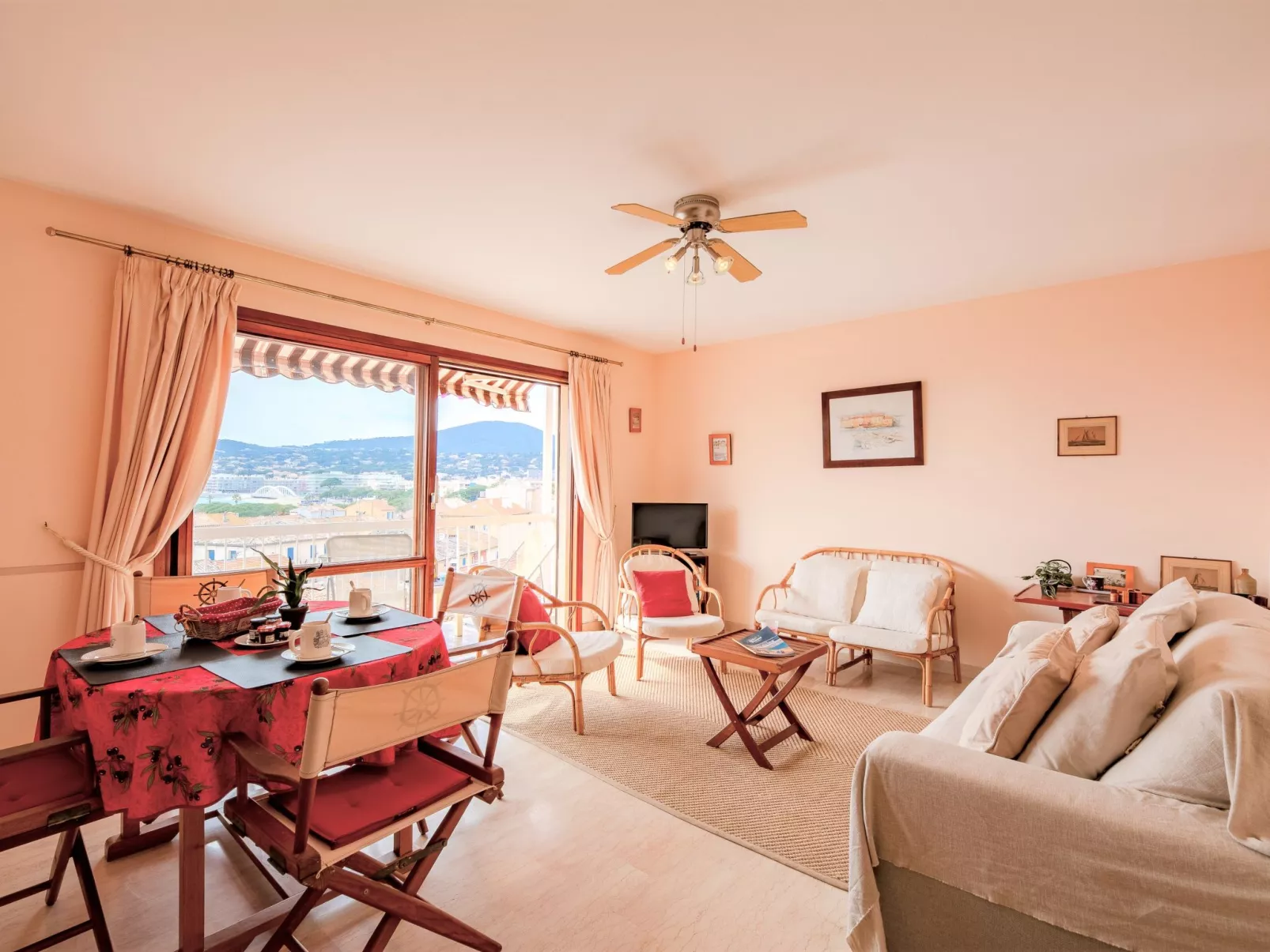 Les Pins Dorés-Inside