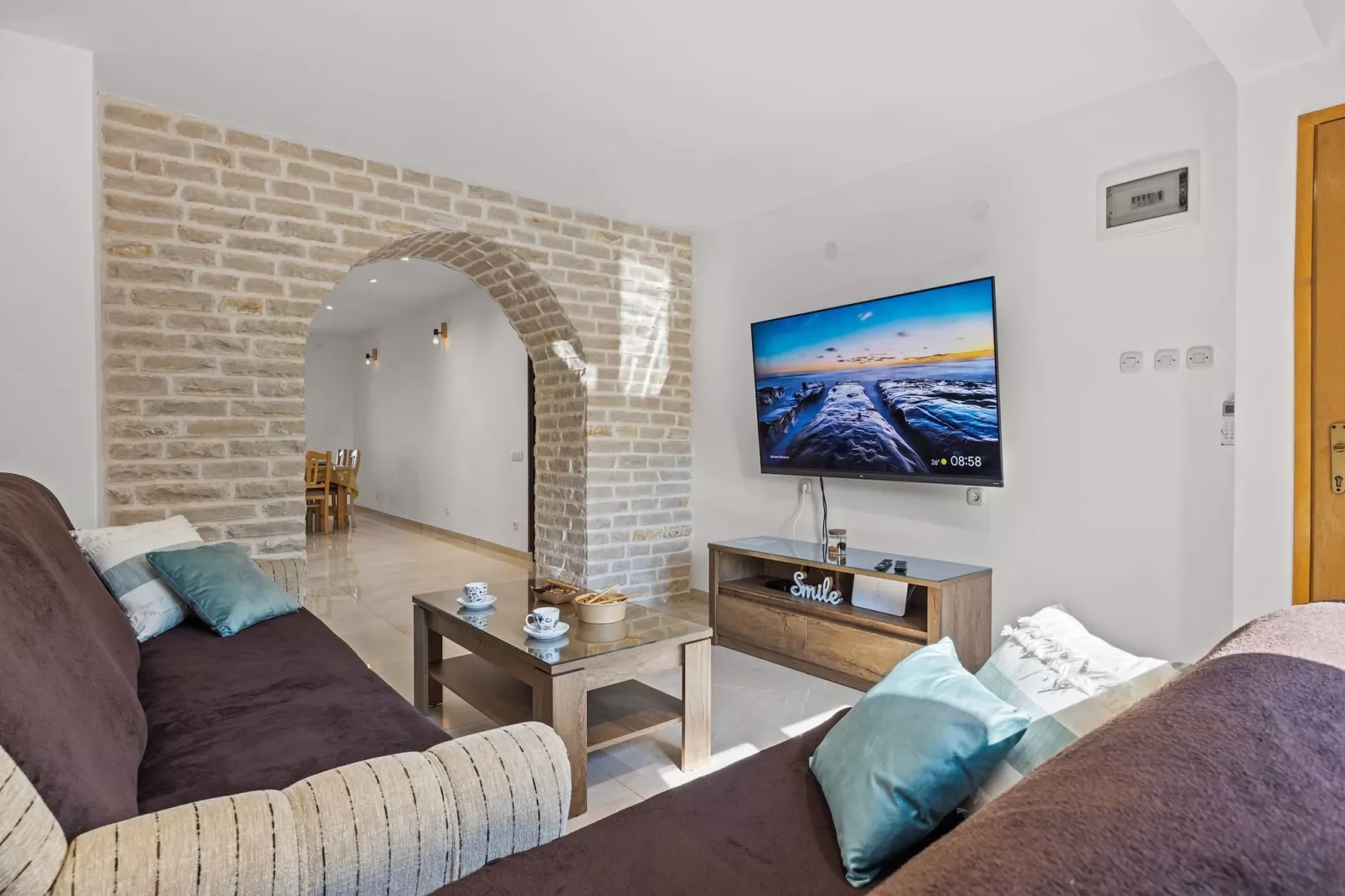 Kristijan & Jelena - Pool, Jacuzzi, Playground-Living room