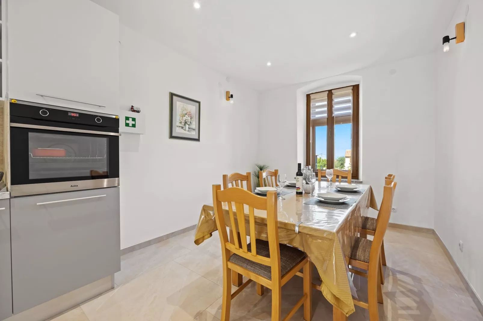 Kristijan & Jelena - Pool, Jacuzzi, Playground-Dining room
