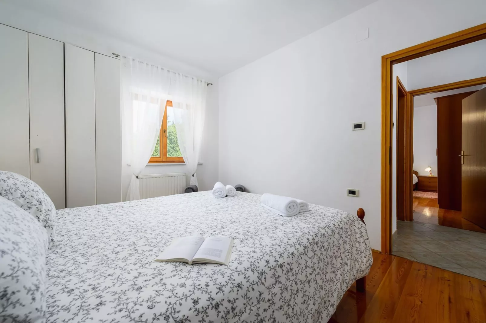 Apartment Lara with Swimming Pool - Paradiz-Schlafzimmer