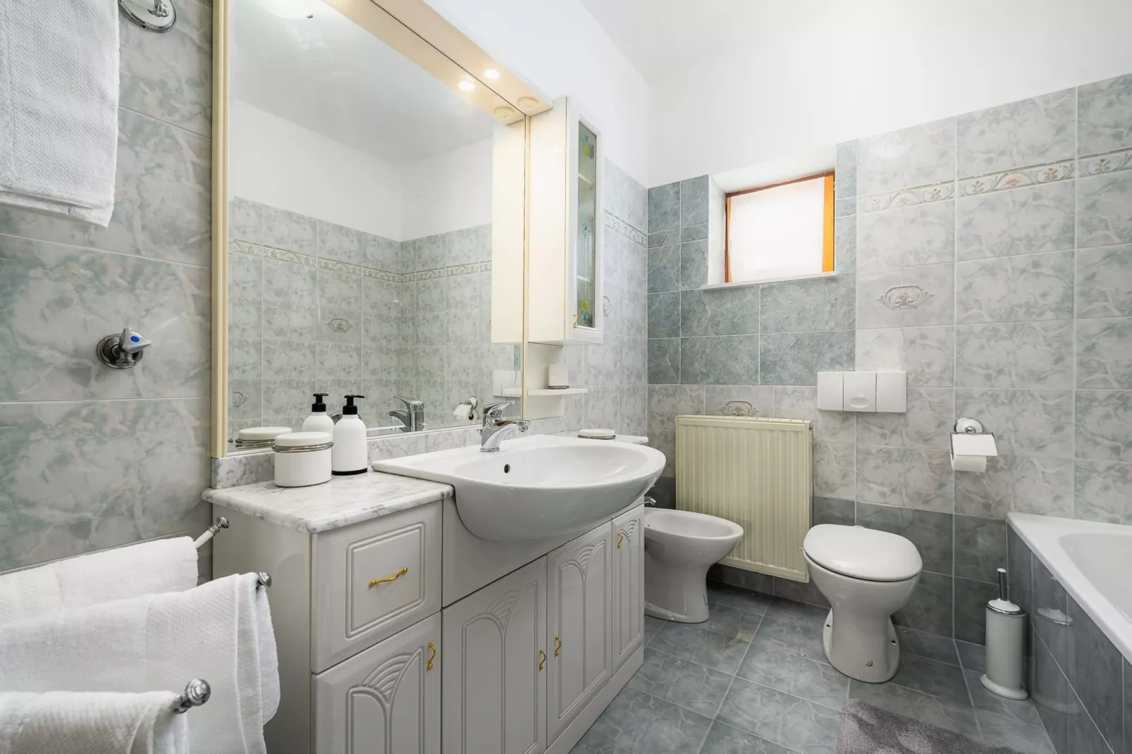 Apartment Lara with Swimming Pool - Paradiz-Badezimmer