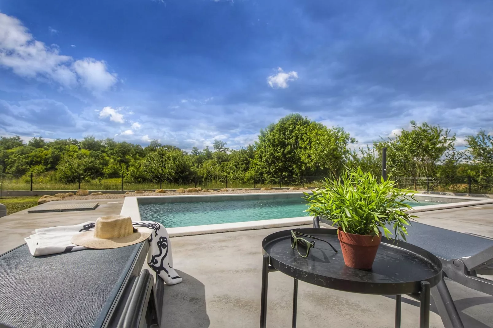 Apartment Mirna with Pool and Lovely Garden-Pool