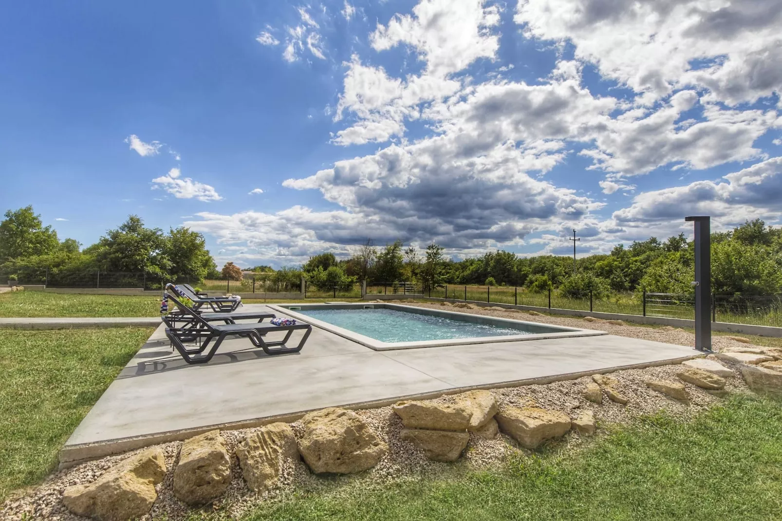Apartment Mirna with Pool and Lovely Garden-Pool