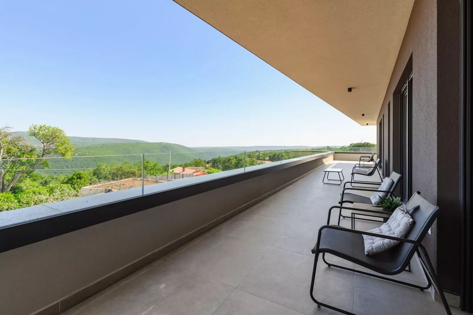 Villa de la Vie with Heated Swimming Pool-Terrace balcony