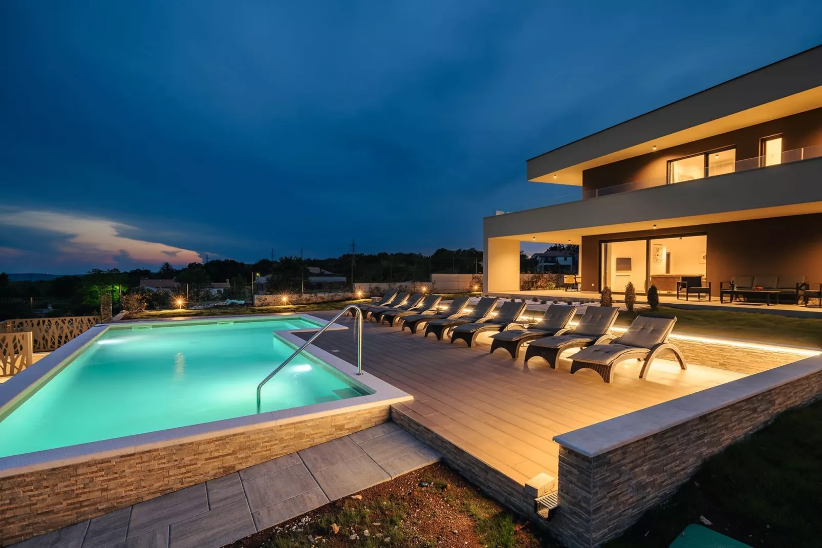 Villa de la Vie with Heated Swimming Pool-Pool