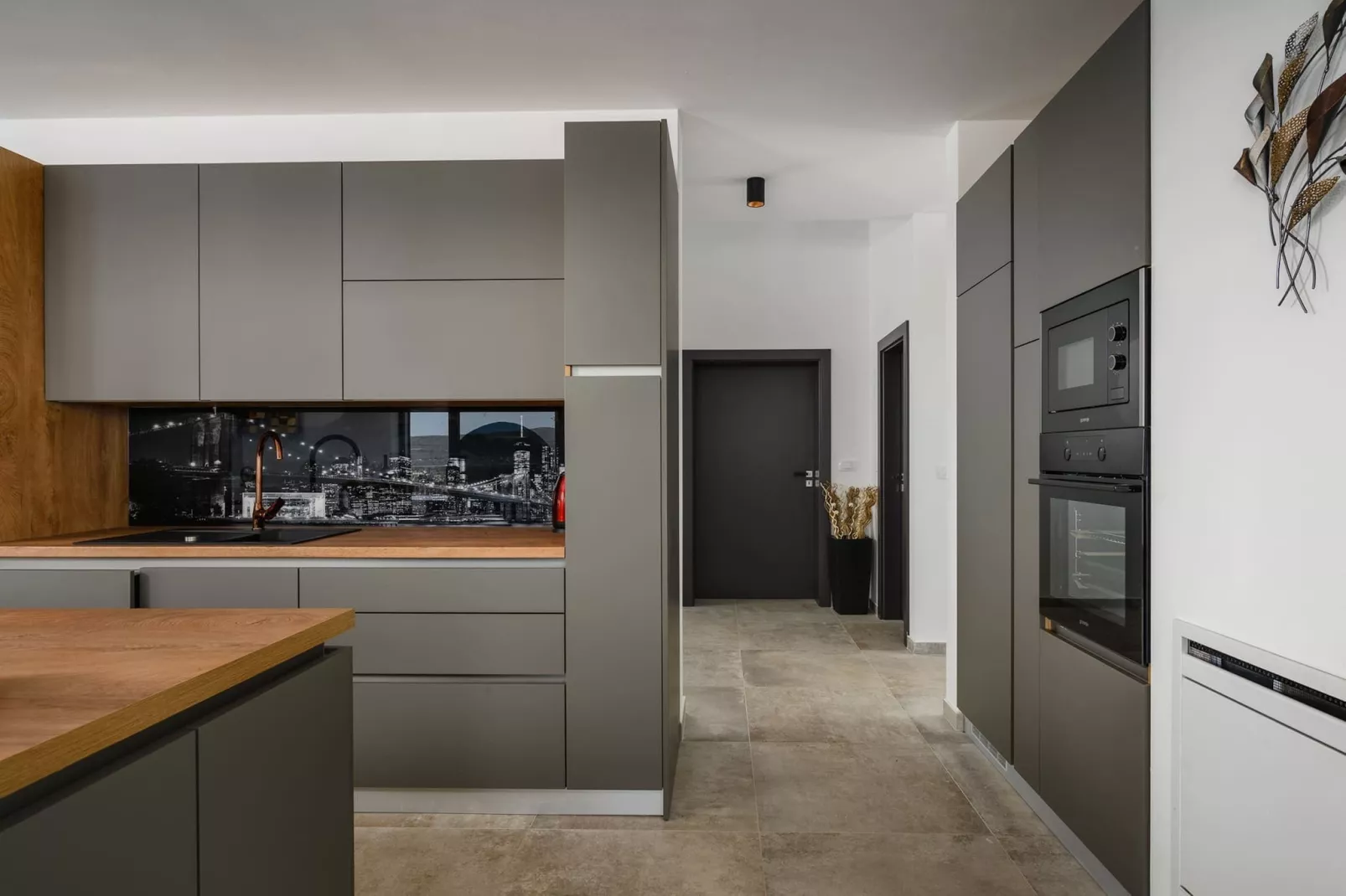Villa de la Vie with Heated Swimming Pool-Kitchen
