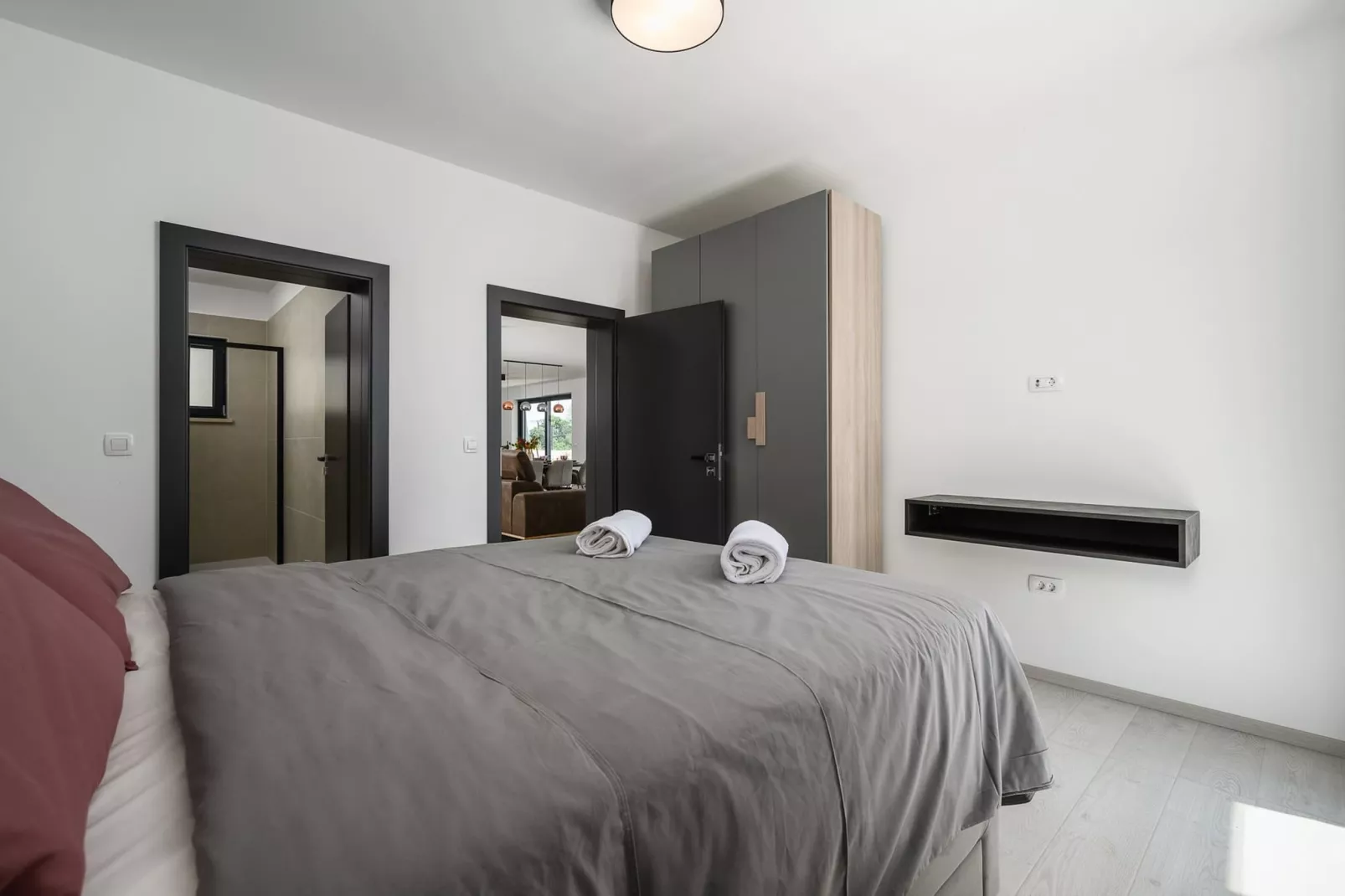 Villa de la Vie with Heated Swimming Pool-Bedroom