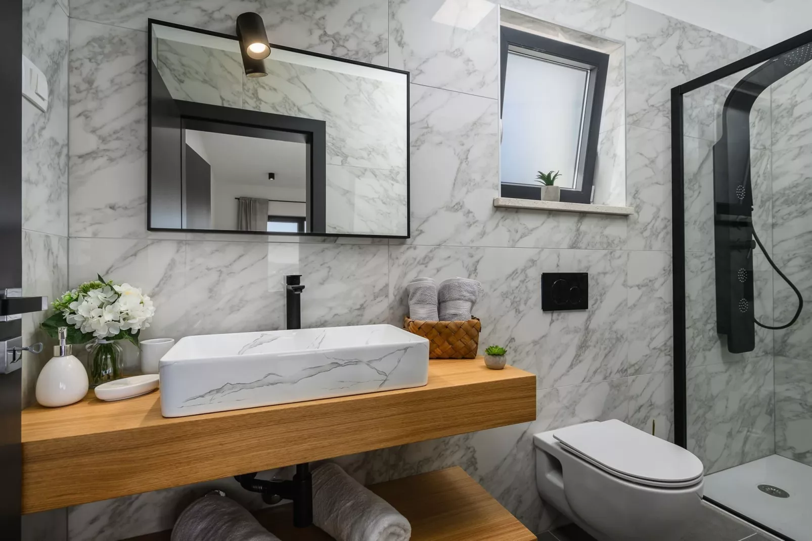 Villa de la Vie with Heated Swimming Pool-Bathroom
