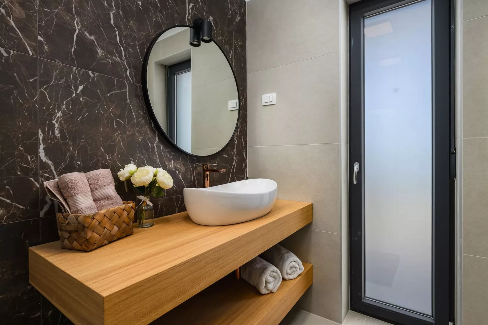 Villa de la Vie with Heated Swimming Pool-Bathroom