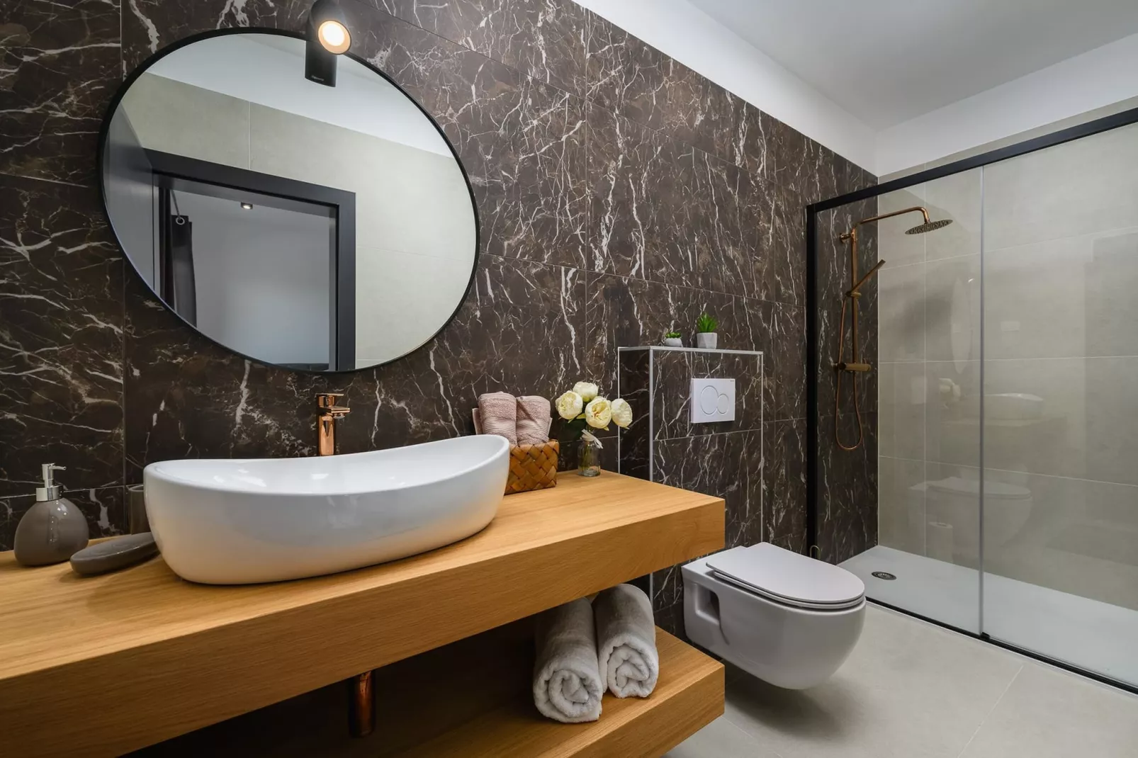 Villa de la Vie with Heated Swimming Pool-Bathroom