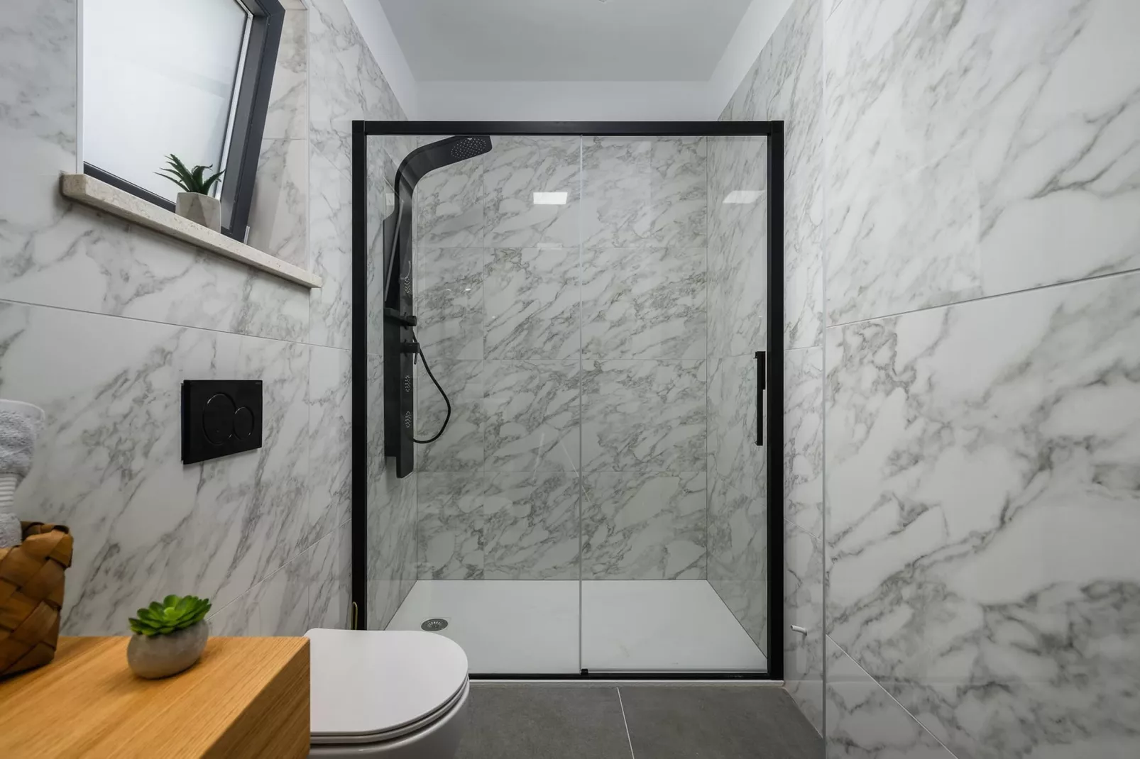 Villa de la Vie with Heated Swimming Pool-Bathroom