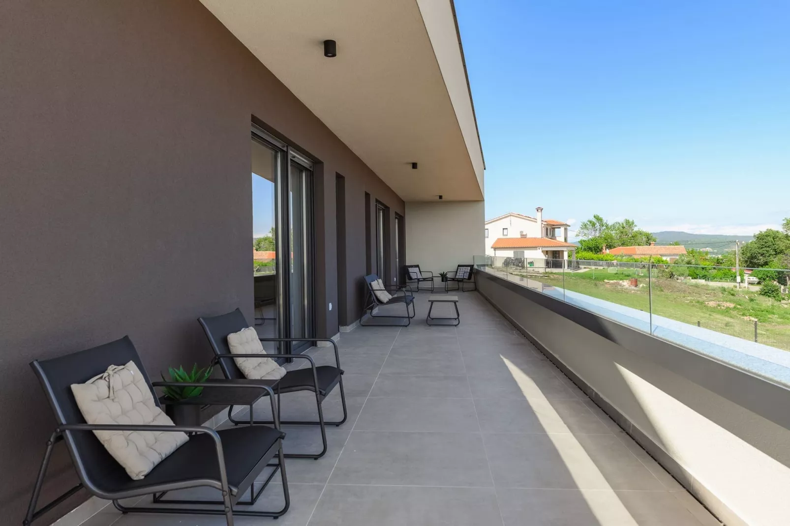 Villa de la Vie with Heated Swimming Pool-Terrace balcony