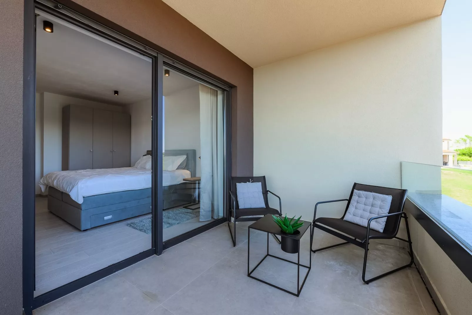 Villa de la Vie with Heated Swimming Pool-Terrace balcony