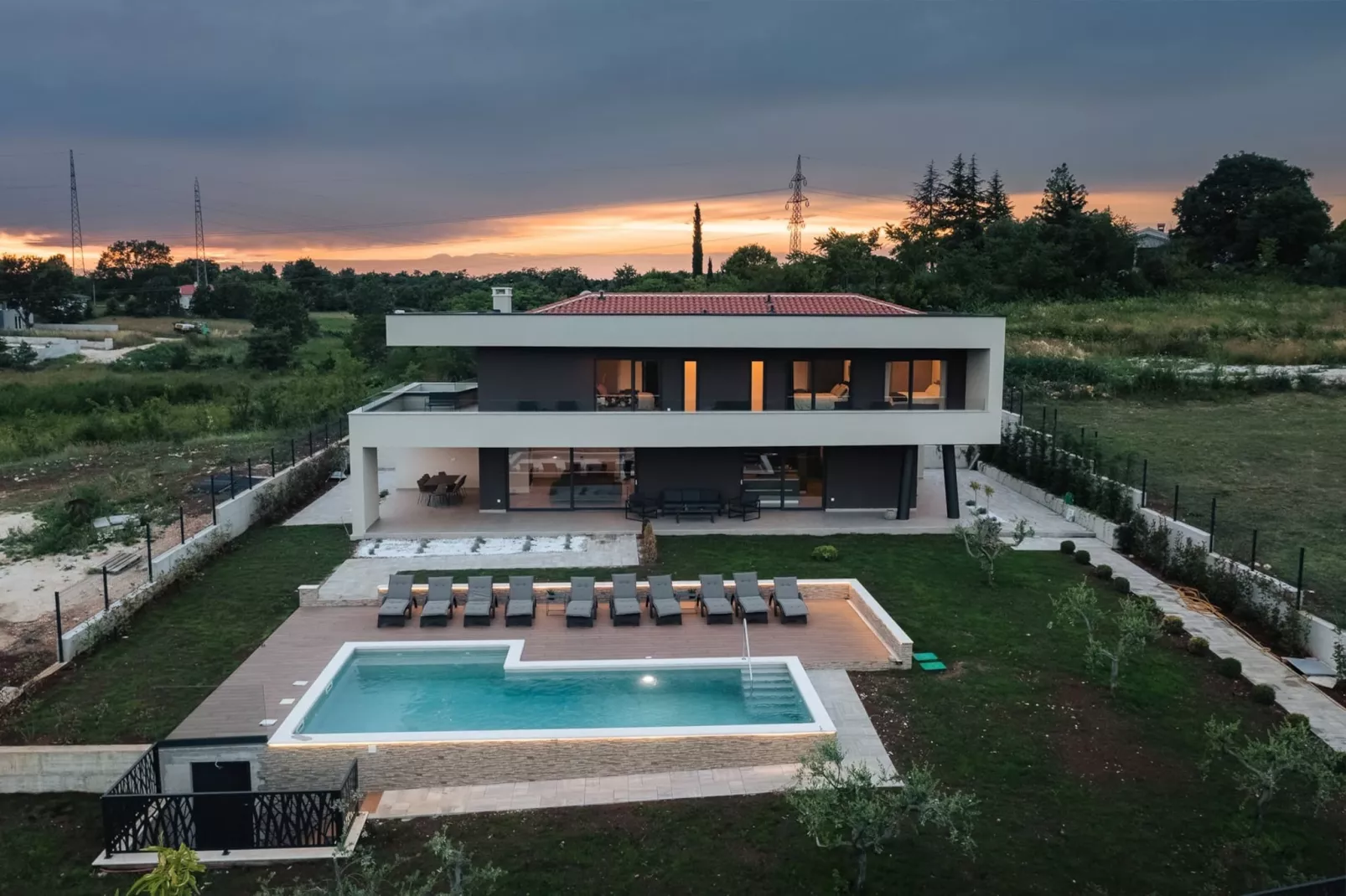 Villa de la Vie with Heated Swimming Pool-Outdoor