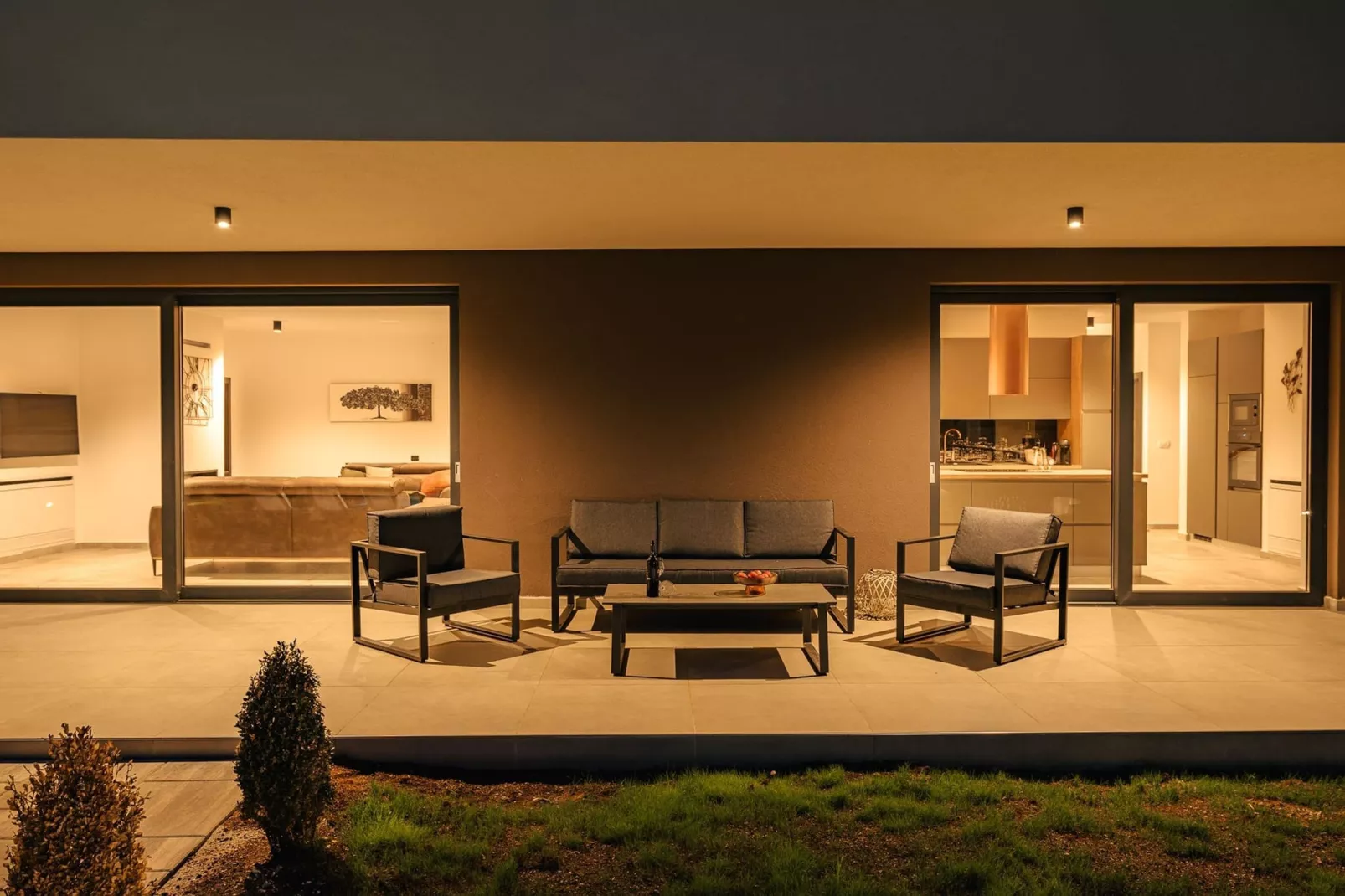 Villa de la Vie with Heated Swimming Pool-Terrace