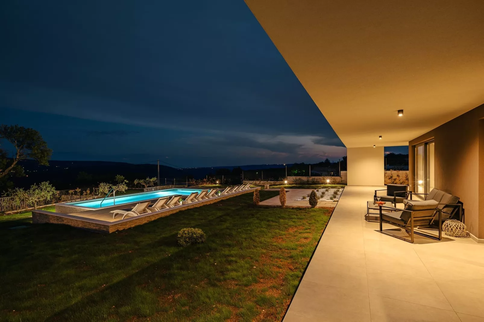 Villa de la Vie with Heated Swimming Pool-Terrace