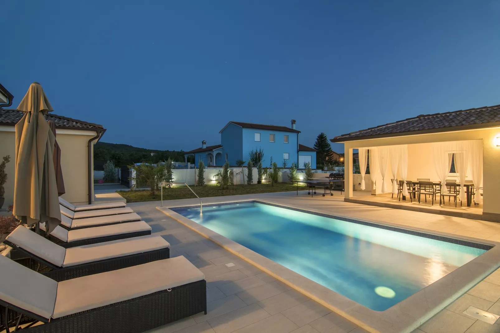 Villa Land with Private Pool-Exterior summer