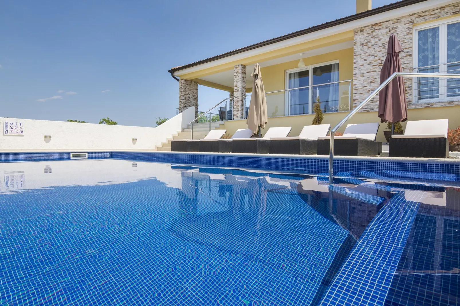 Villa Land with Private Pool-Pool