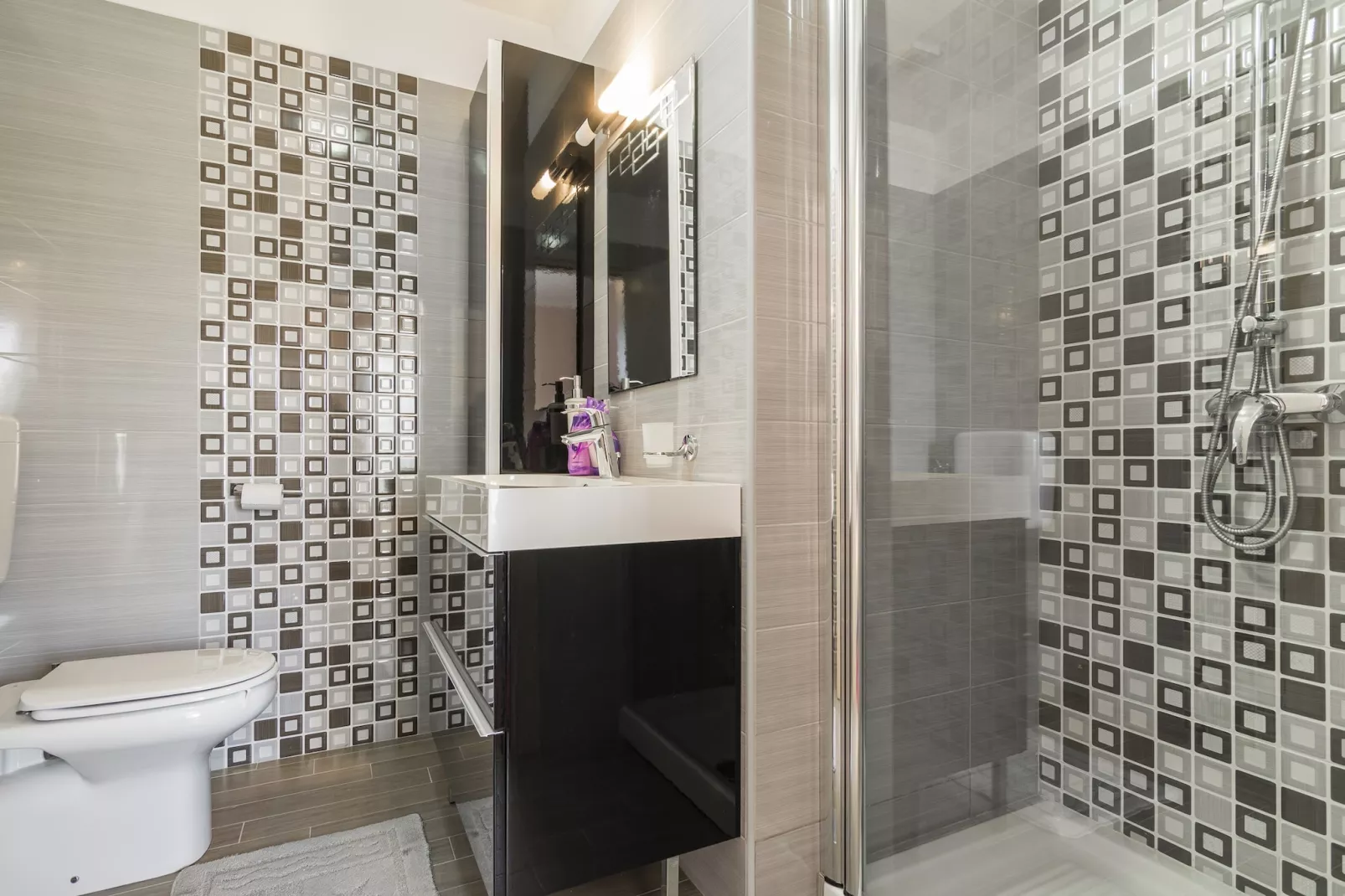 Villa Land with Private Pool-Bathroom