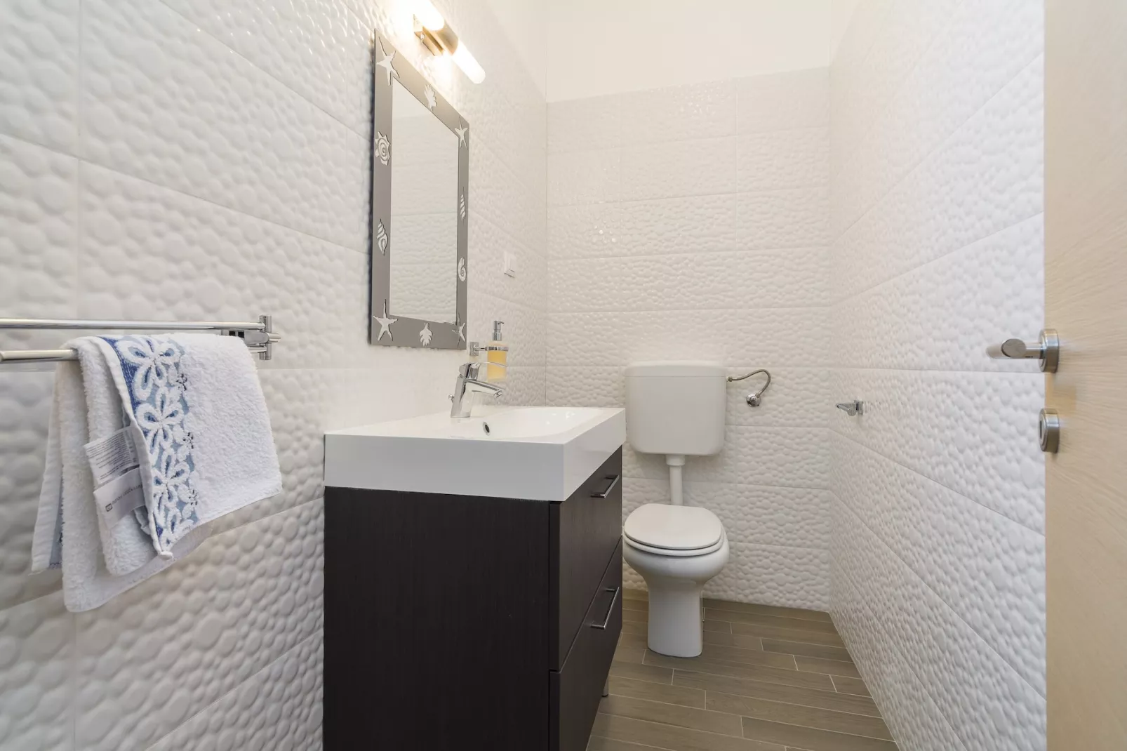 Villa Land with Private Pool-Bathroom