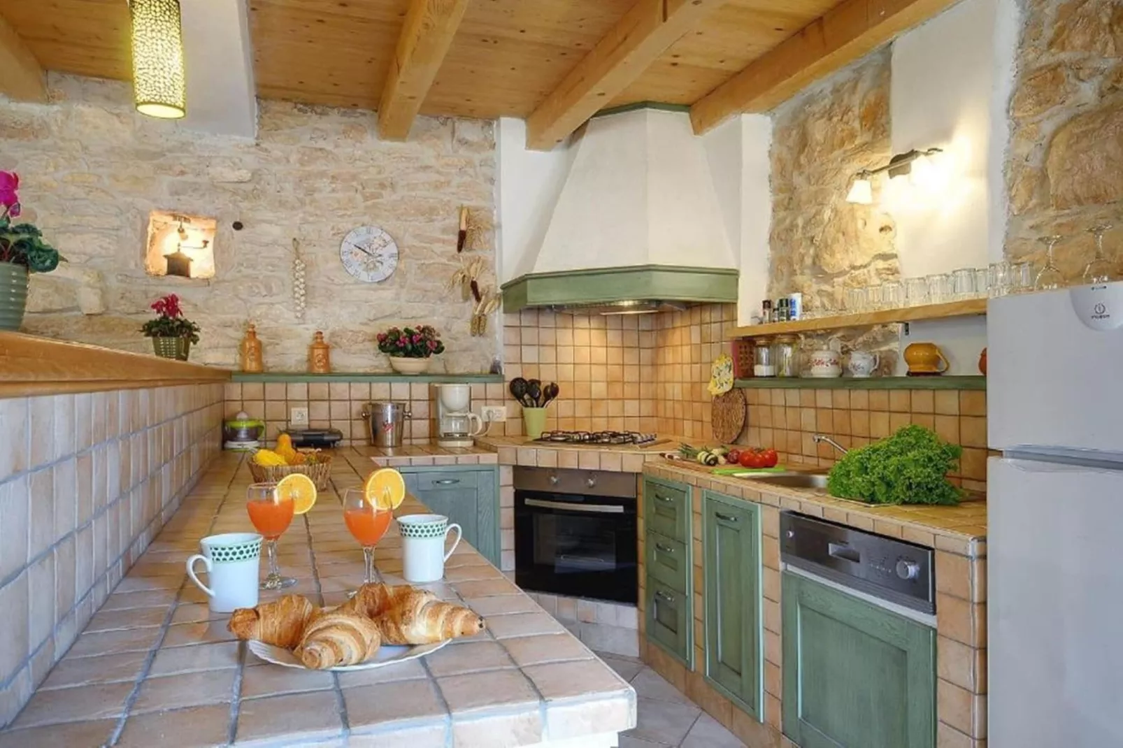Villa Katherine with Pool and Game Room-Kitchen