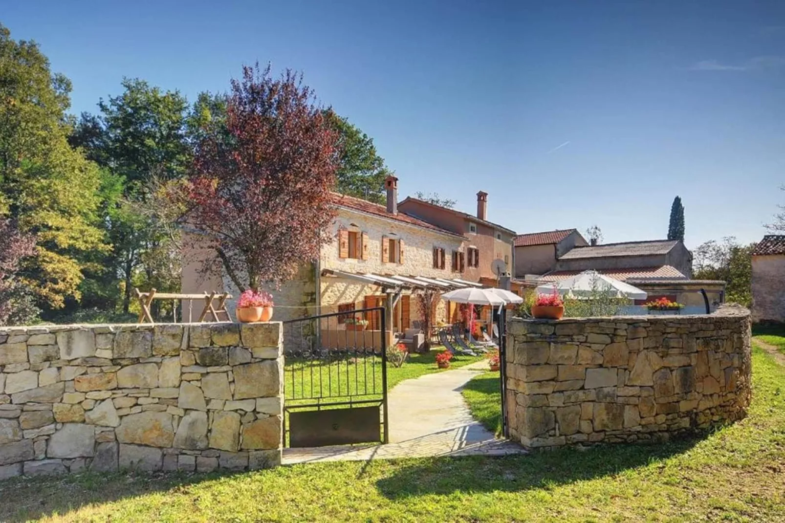 Villa Katherine with Pool and Game Room-Exterior summer