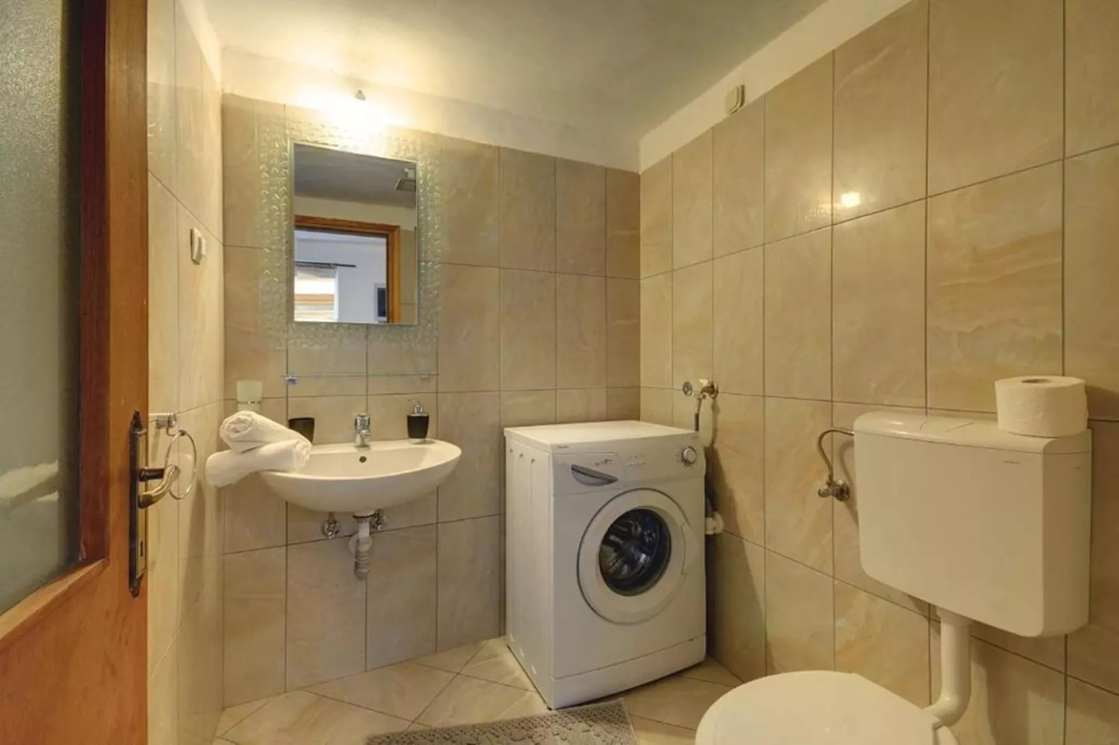 Villa Katherine with Pool and Game Room-Bathroom