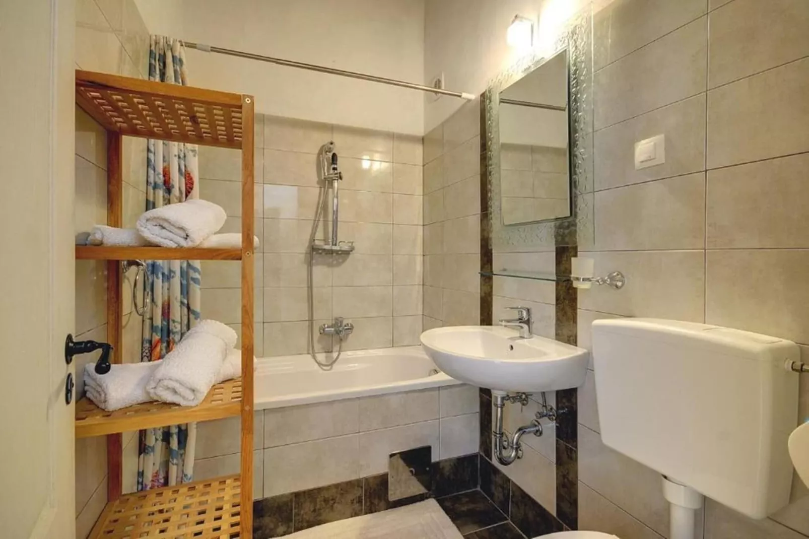 Villa Katherine with Pool and Game Room-Bathroom