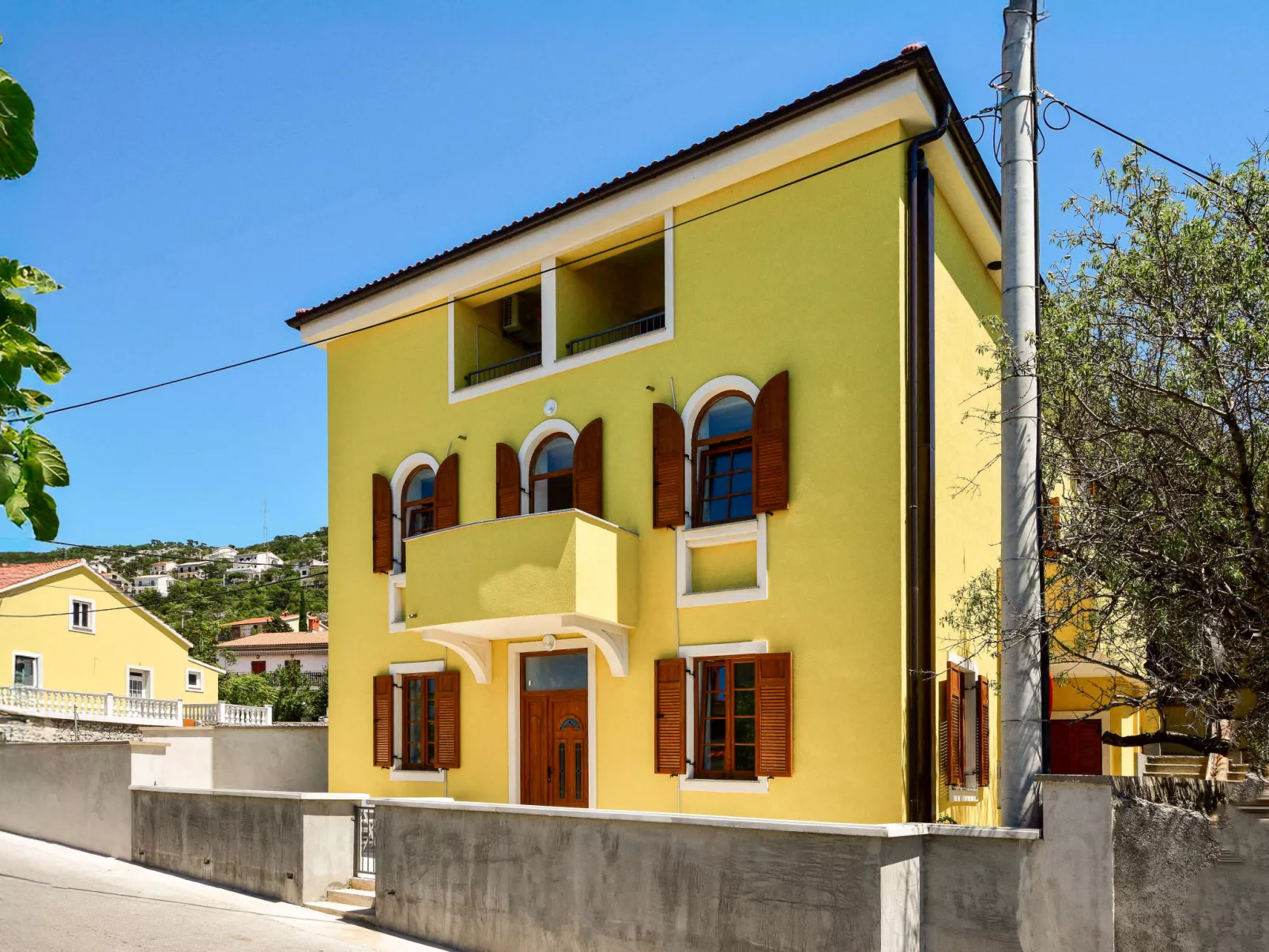 Val-Outside