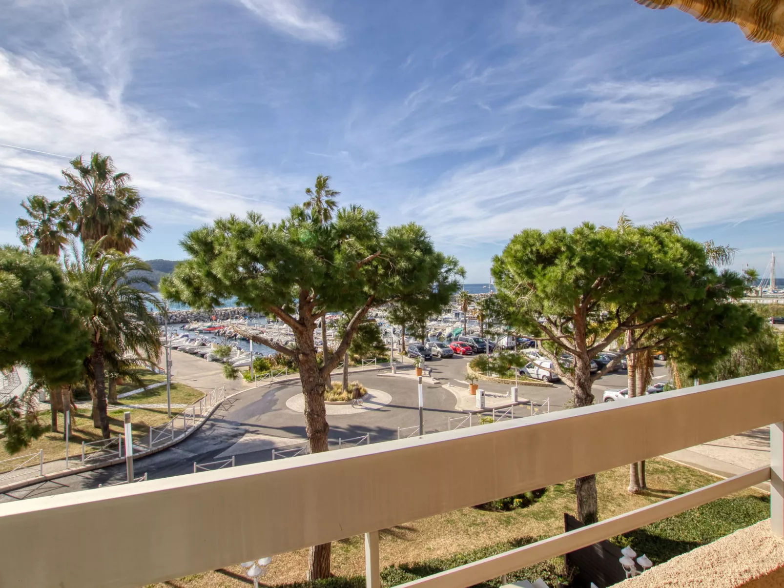 Le port des lecques-Outside
