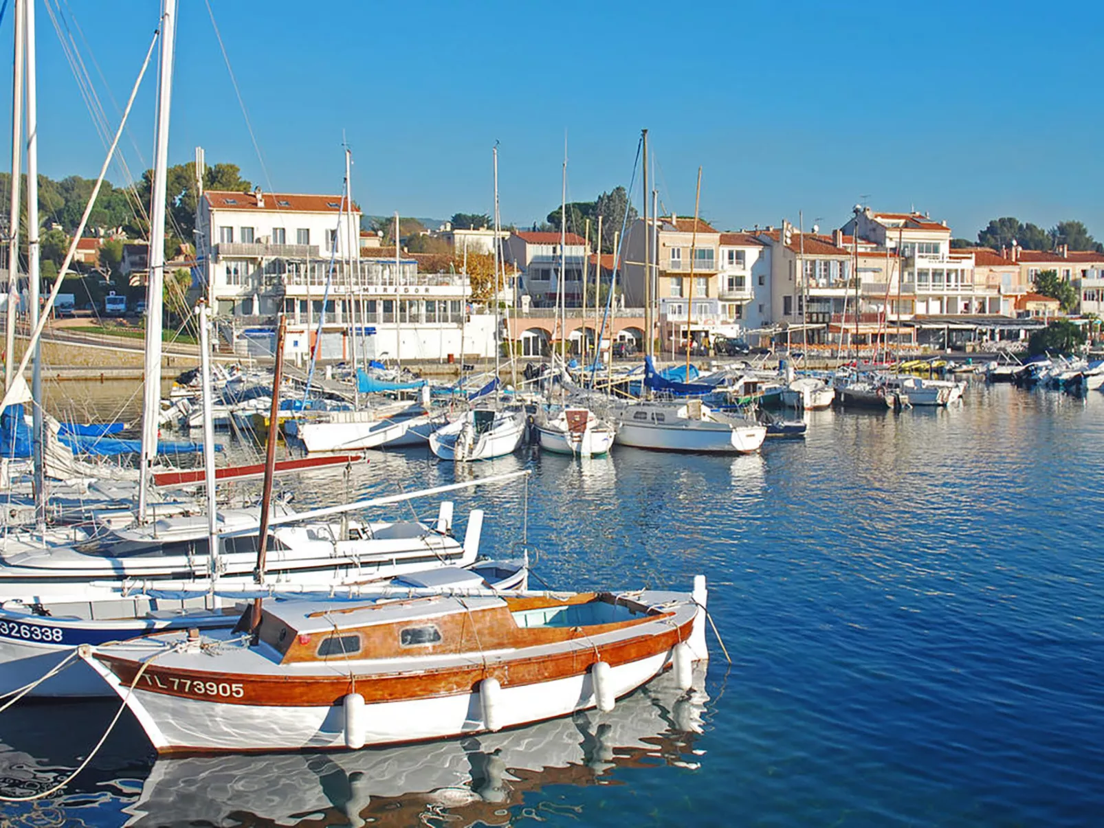 Le port des lecques-Area