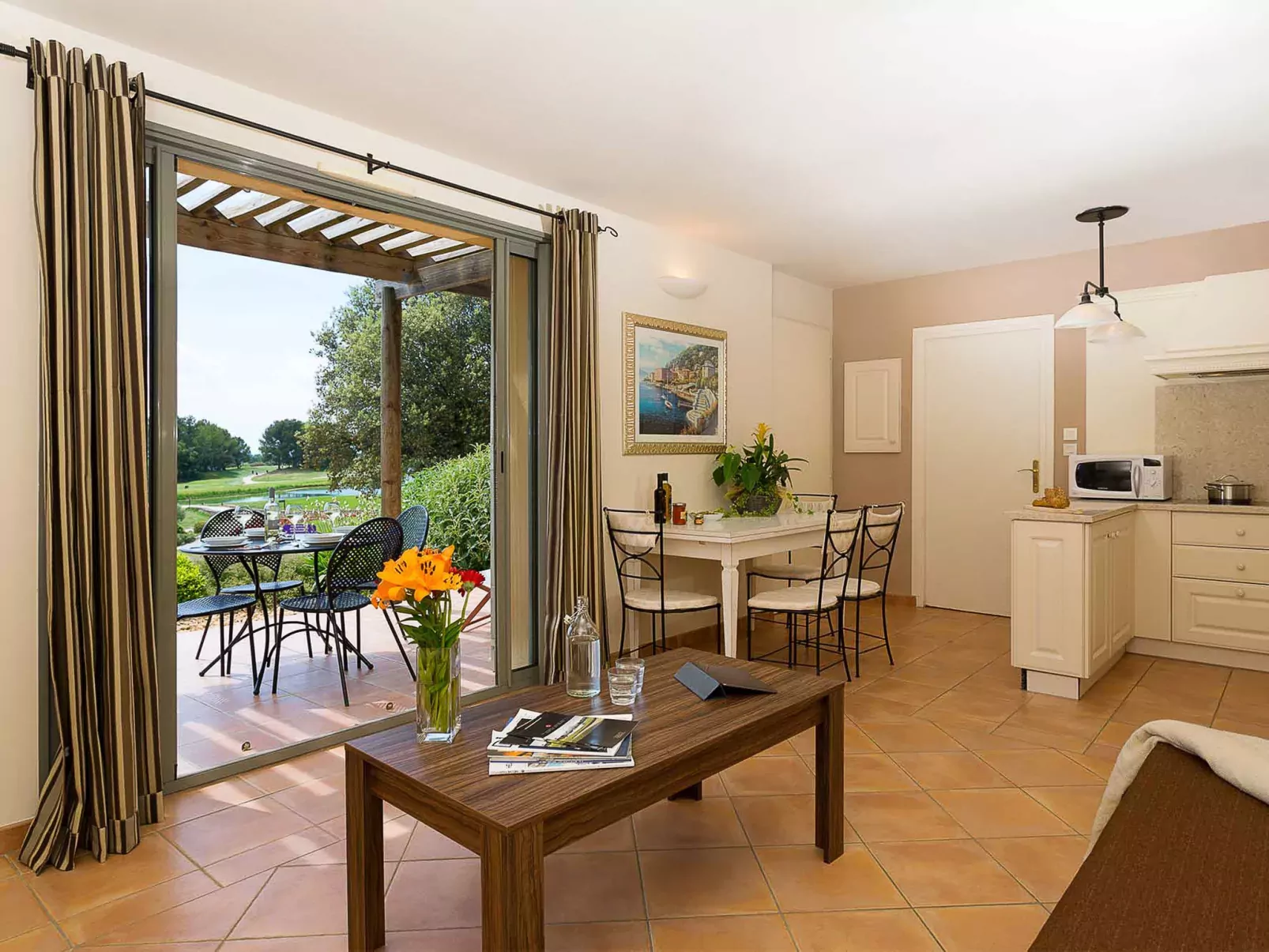 Provence Country Club-Drinnen