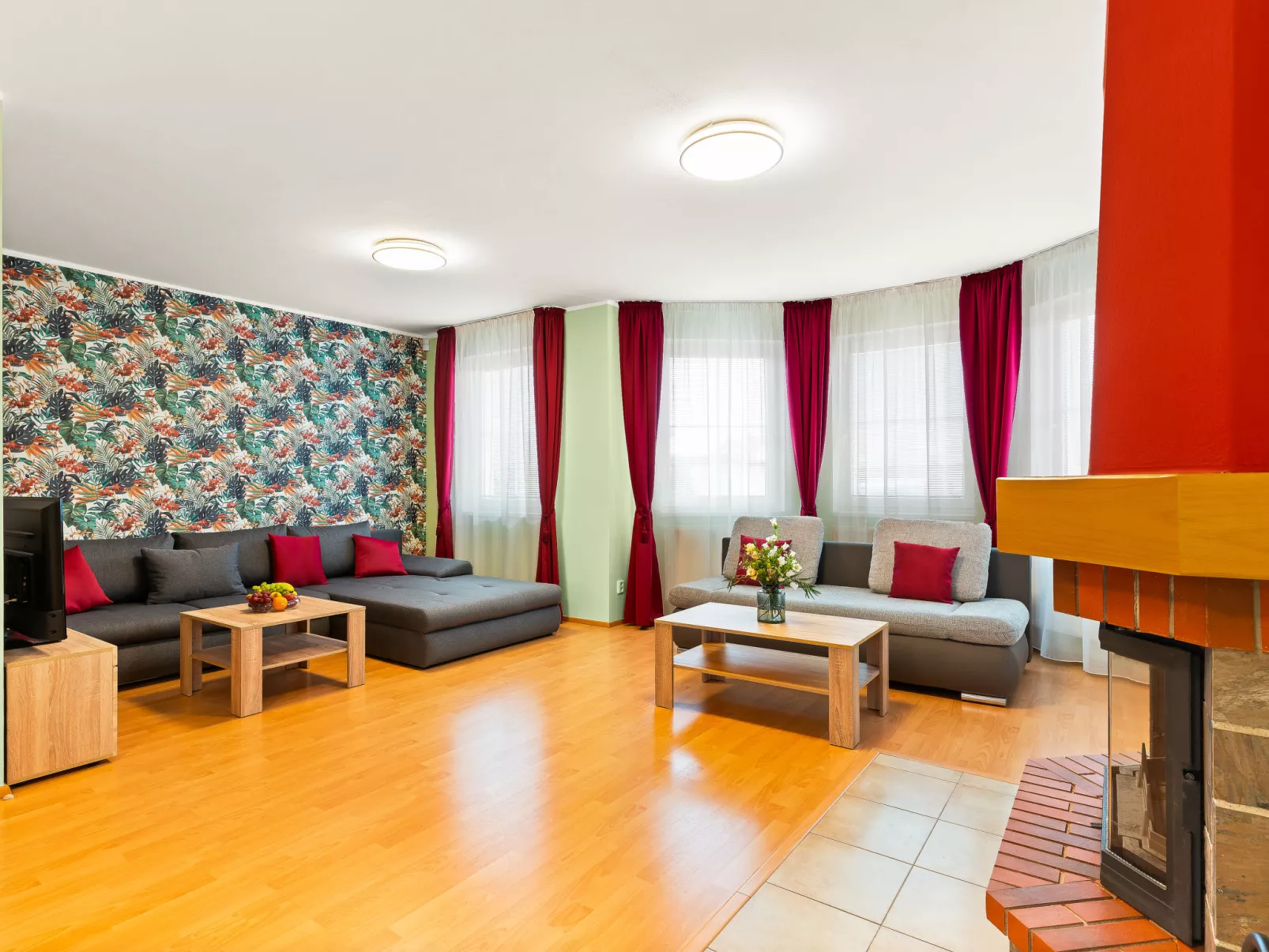 Pool & Garden Villa-Inside