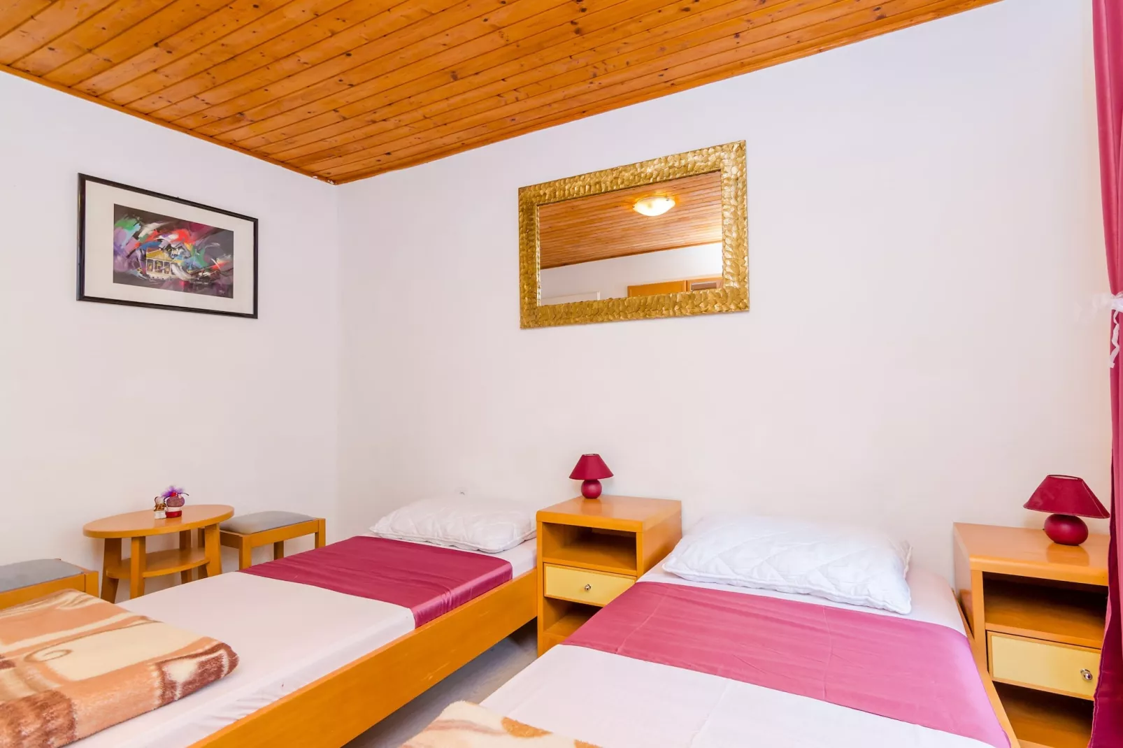Rooms Jozomare - Standard Twin Room with Shared Bathroom (First floor)-Indoor