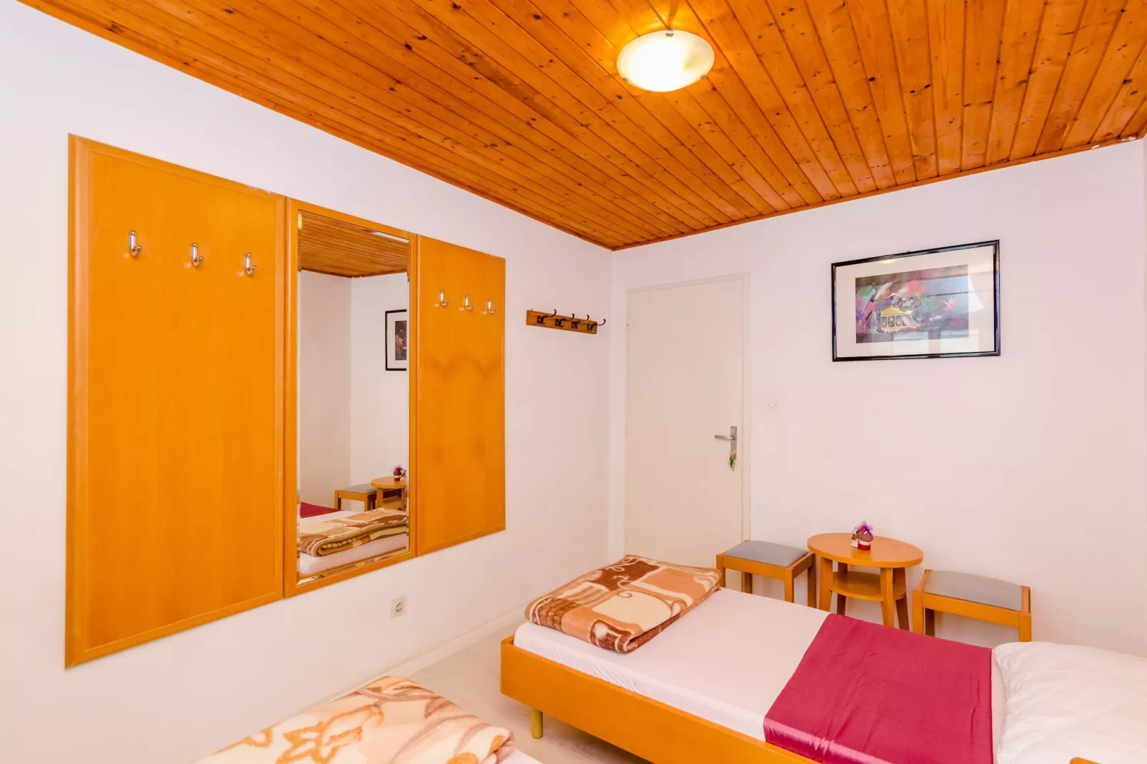 Rooms Jozomare - Standard Twin Room with Shared Bathroom (First floor)-Indoor