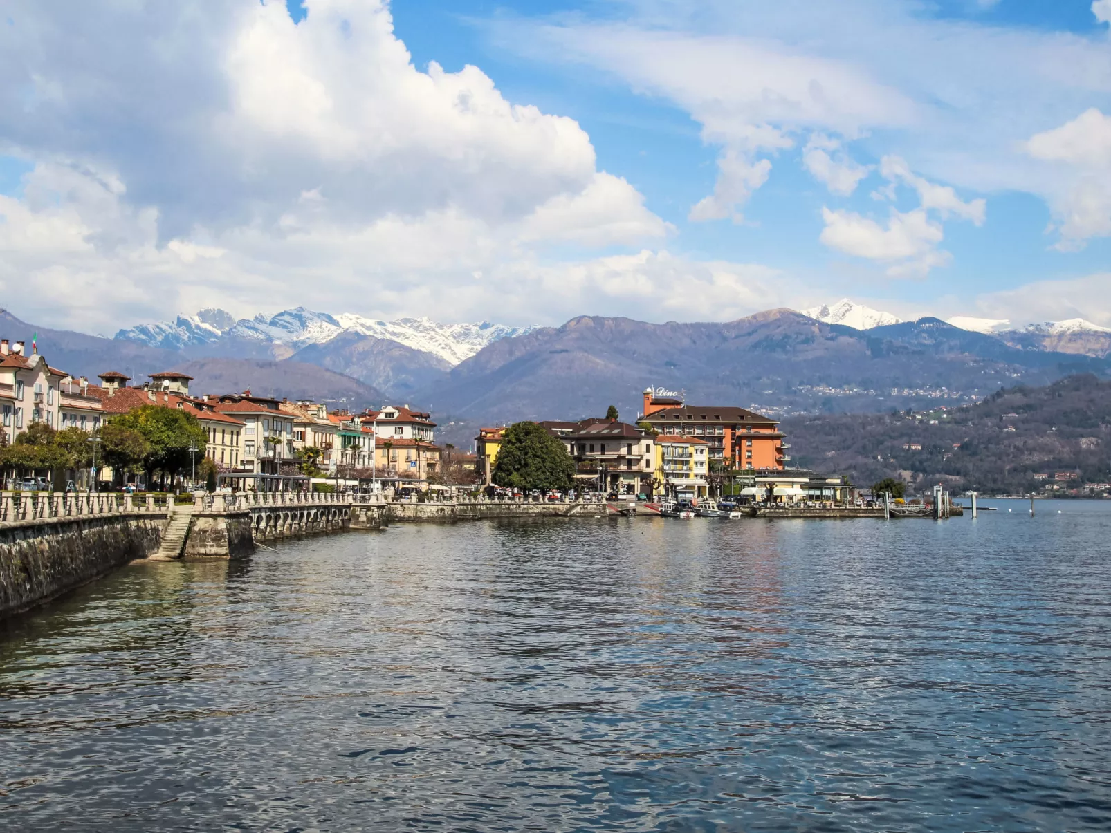 Charming Lake-Area