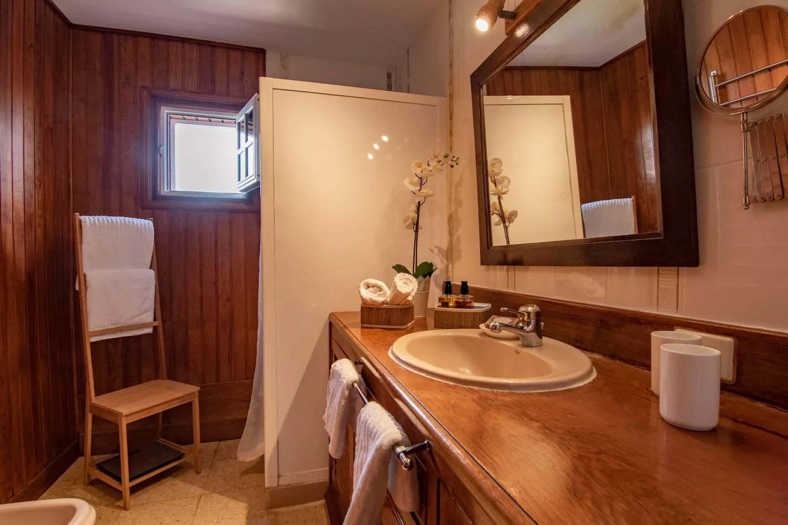 GC0181  Los Almendros-Bathroom