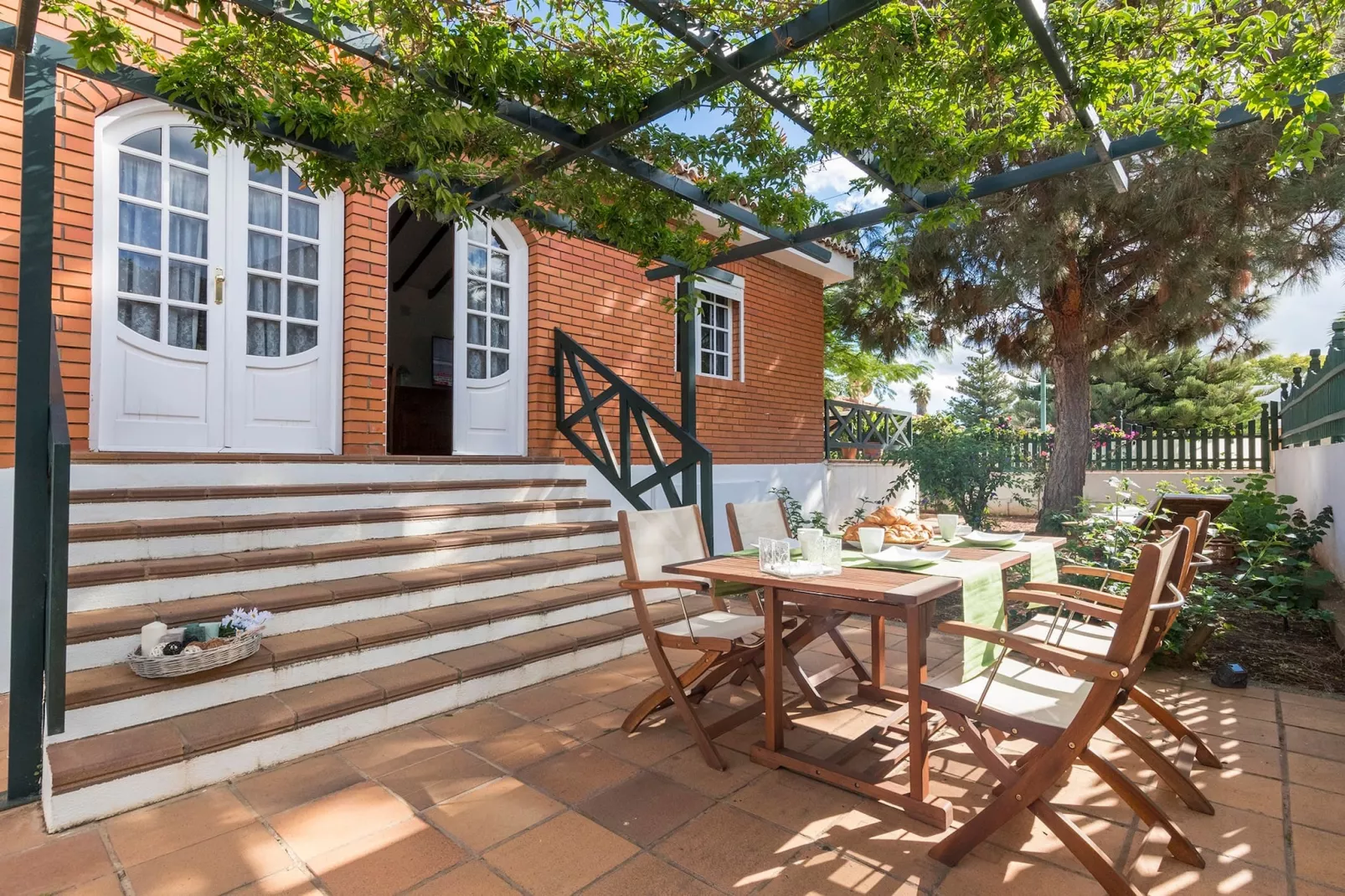 GC0181  Los Almendros-Terrace balcony