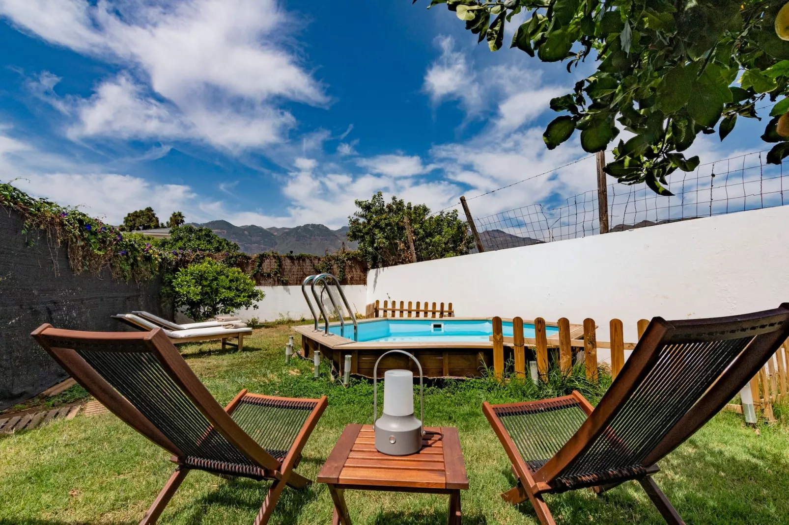 GC0181  Los Almendros-Gardens summer