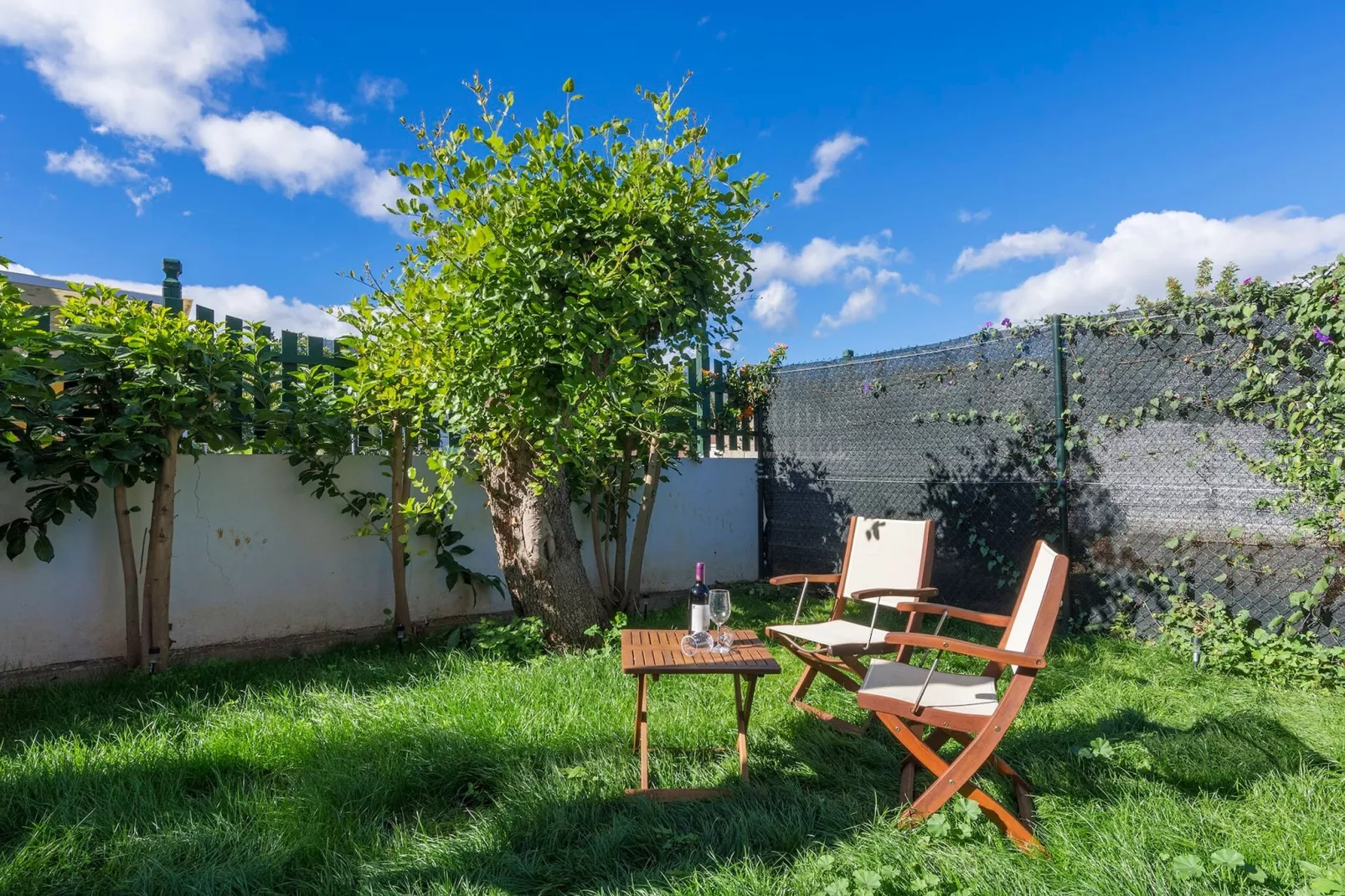 GC0181  Los Almendros-Gardens summer