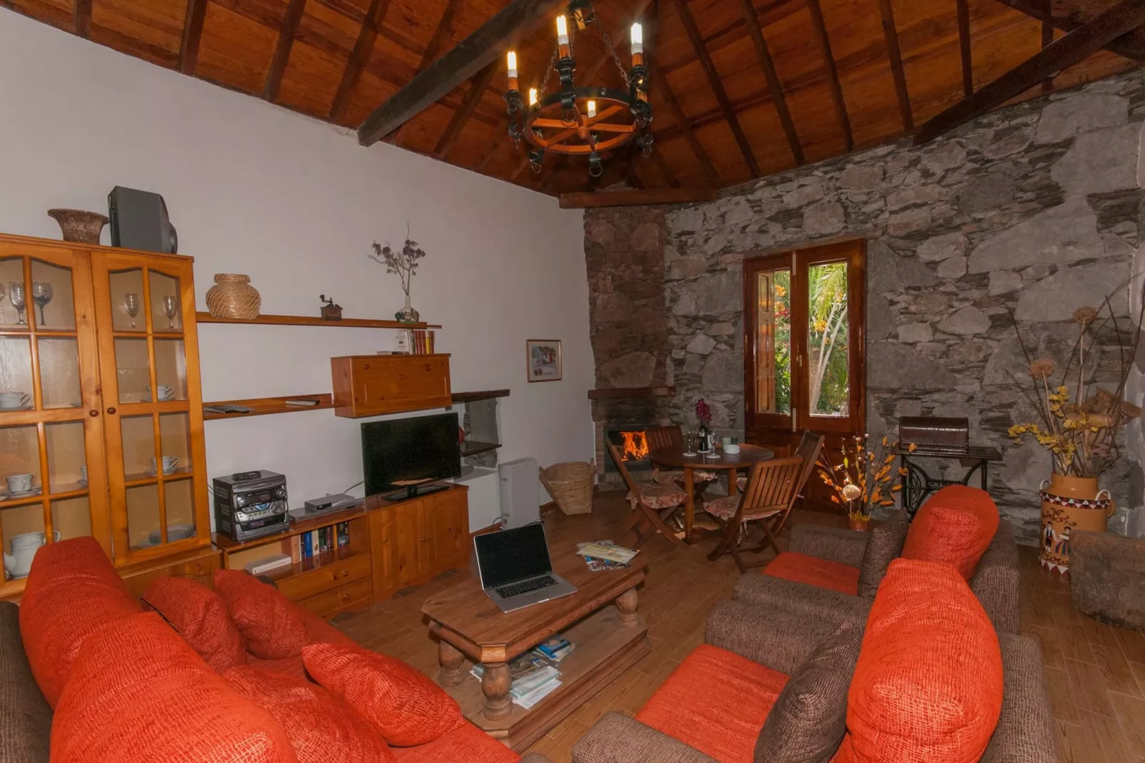 GC0260 Los Naranjillos-Living room