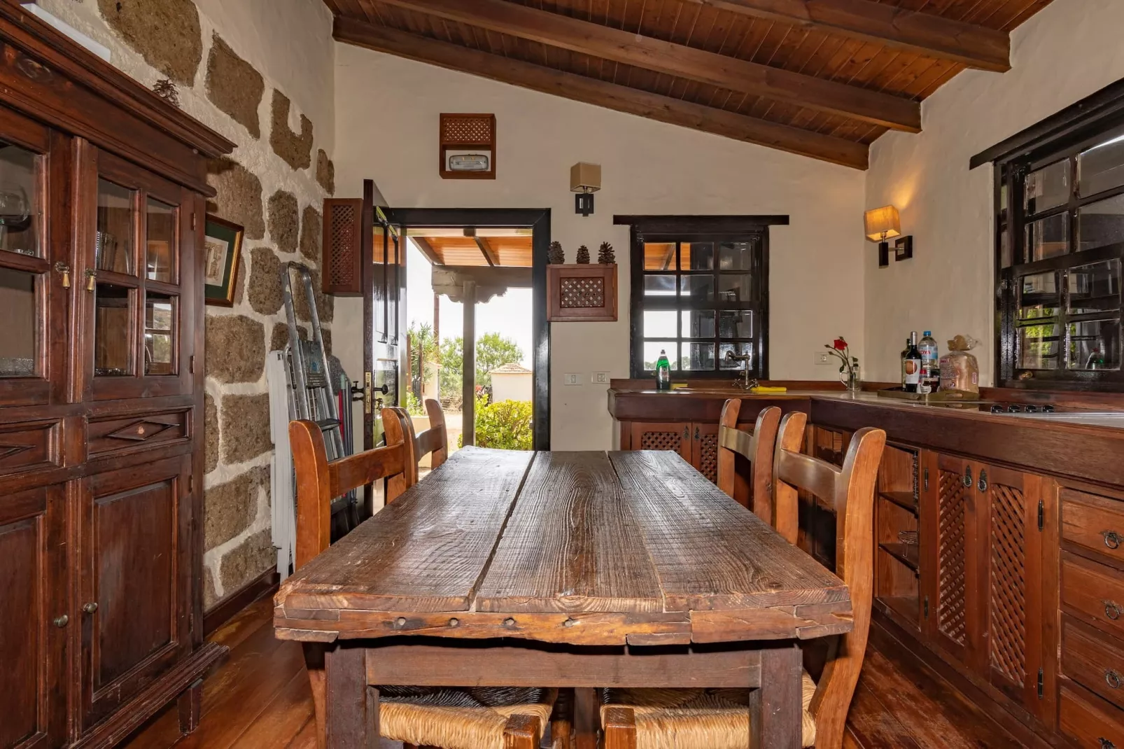 GC0143 Mi Perlita-Dining room