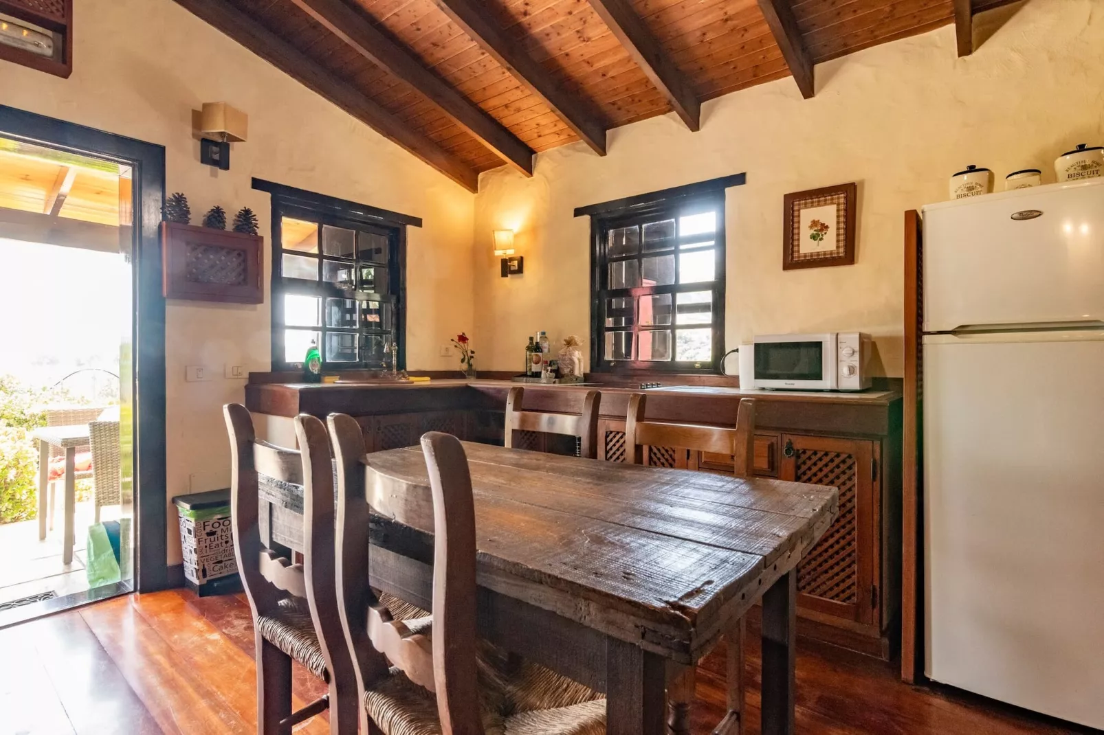 GC0143 Mi Perlita-Dining room