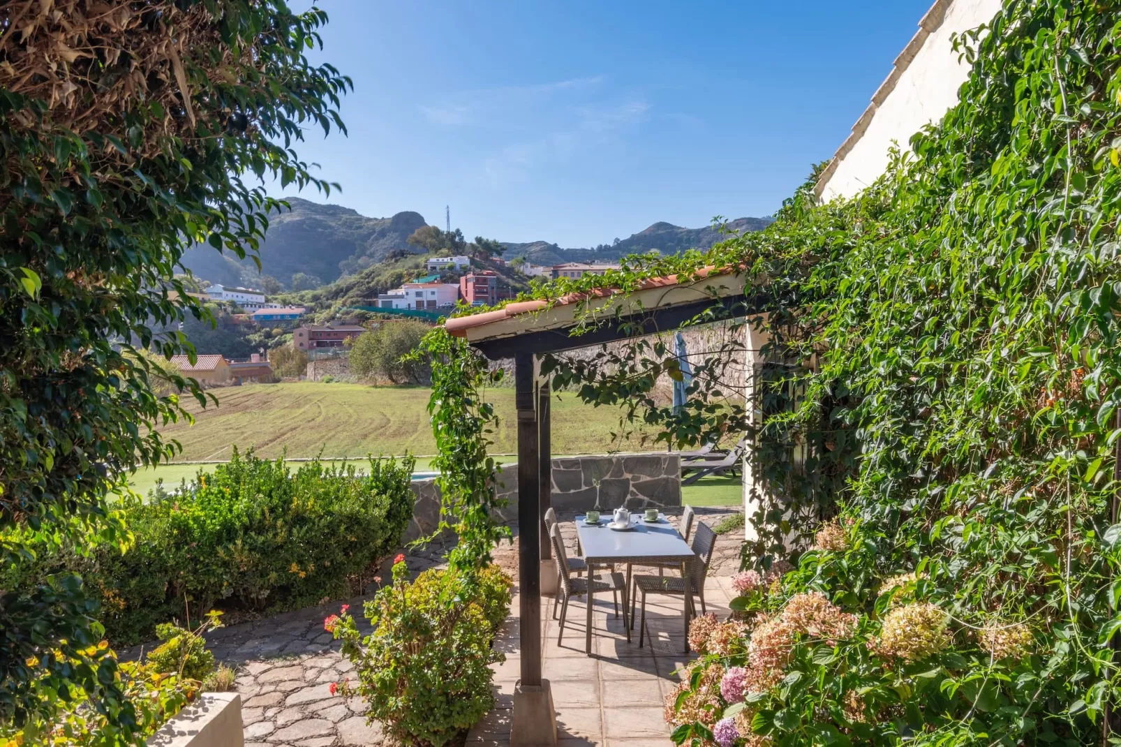 GC0143 Mi Perlita-Terrace balcony