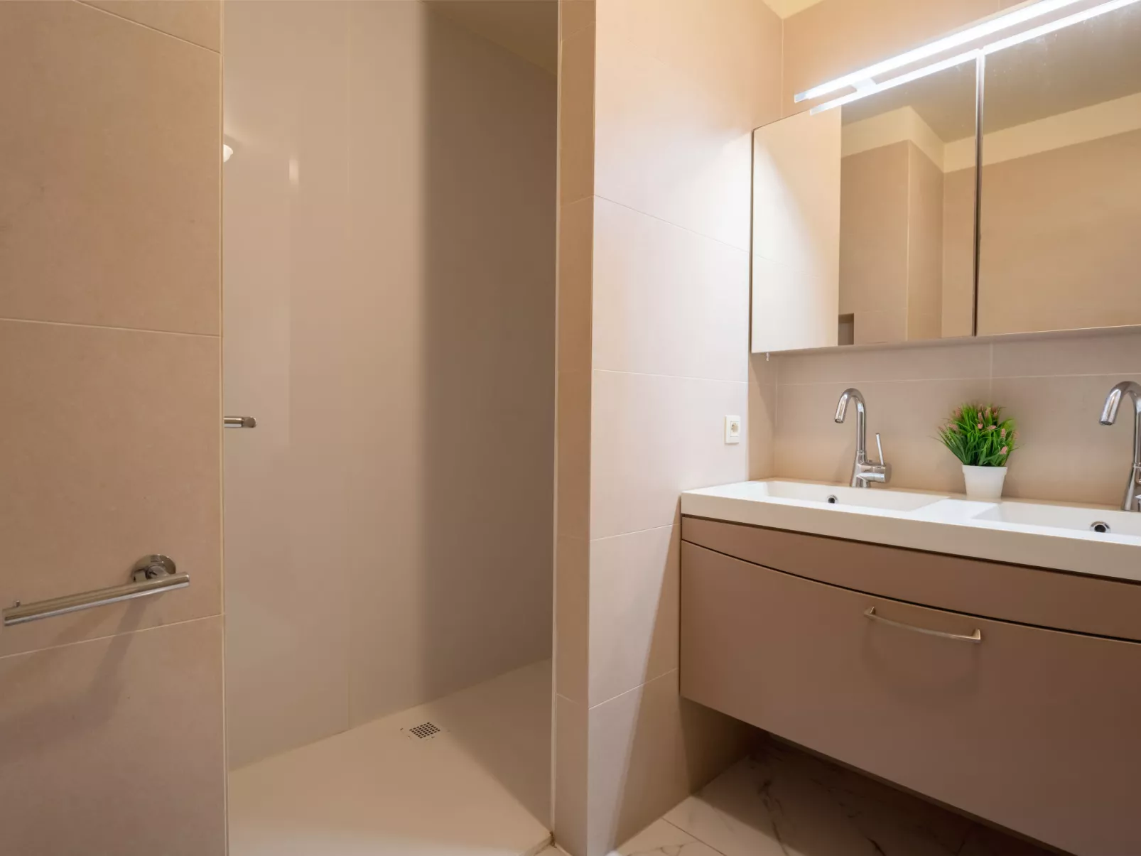 SeaRise with lateral sea view & parking-Inside