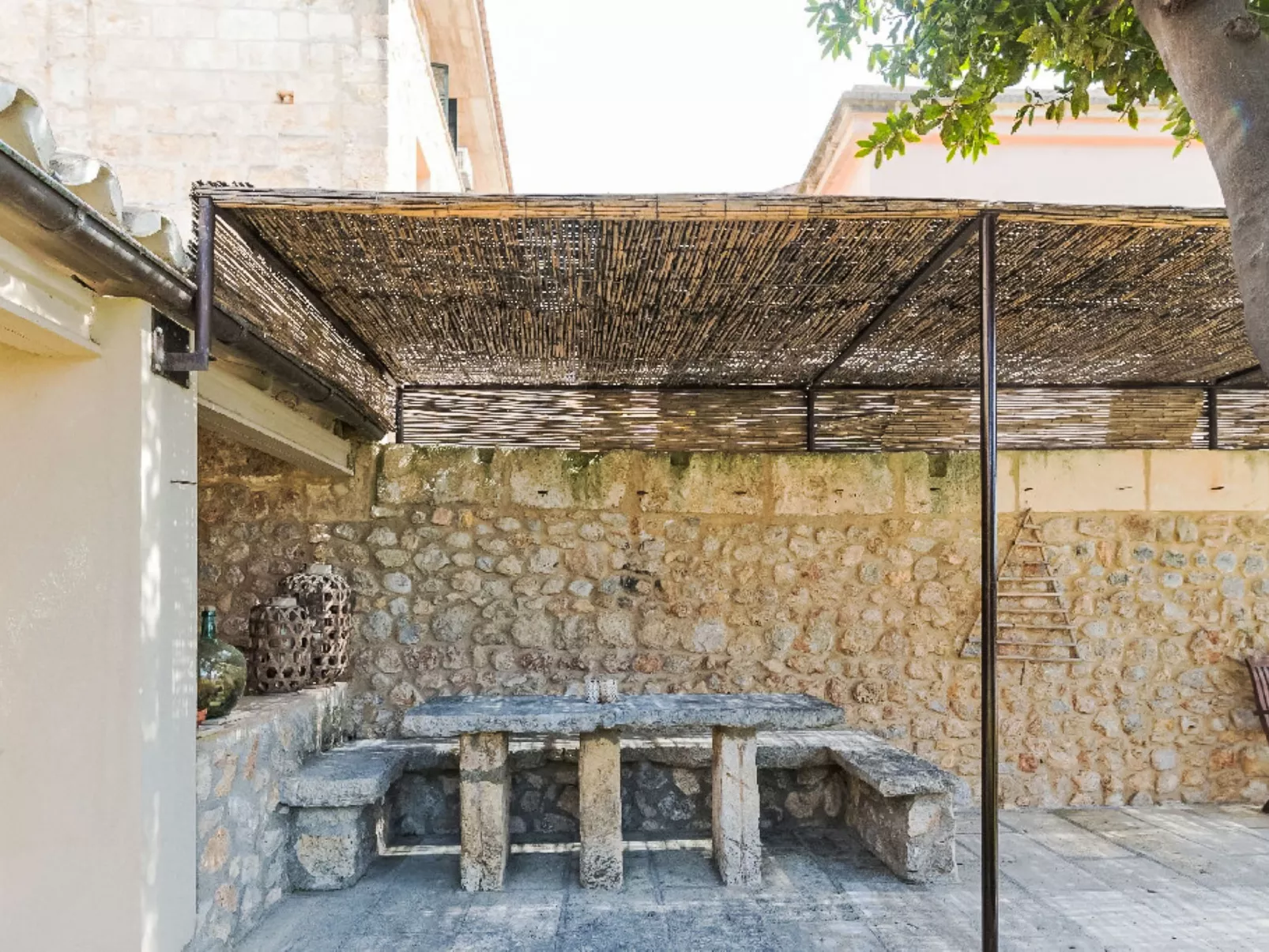 Pintor-Outside