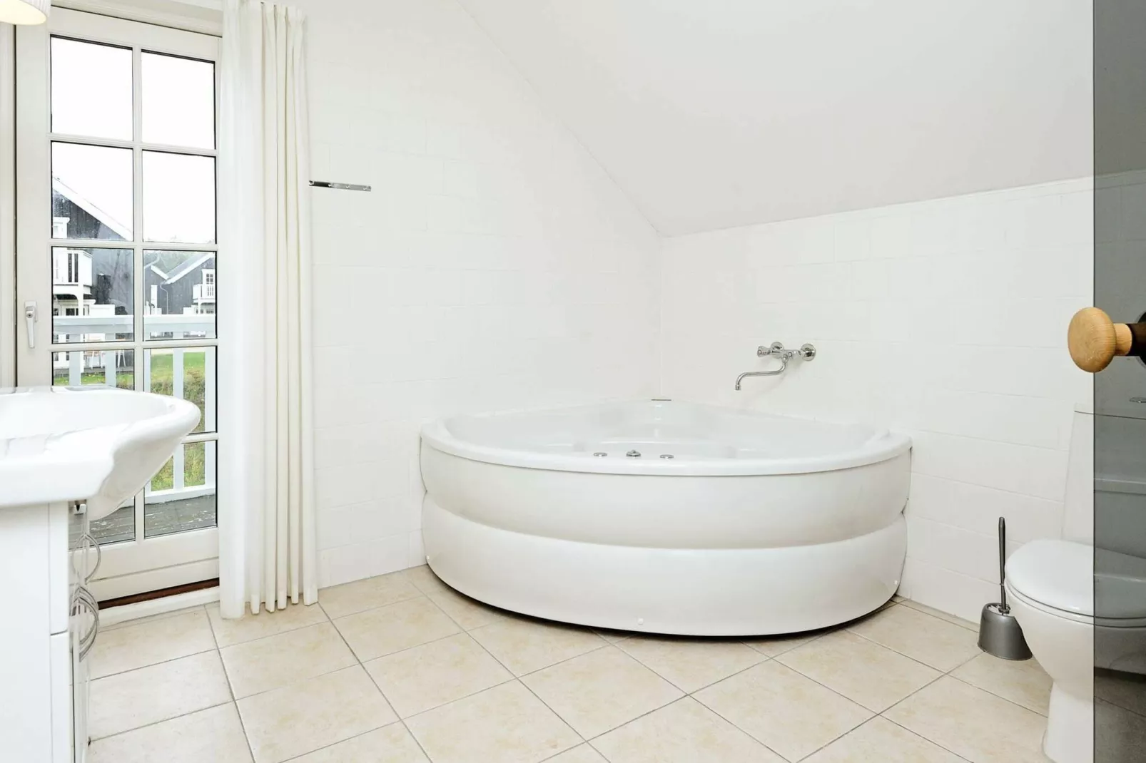 8 Personen Ferienhaus in Gjern-By Traum-Wellnessbereich