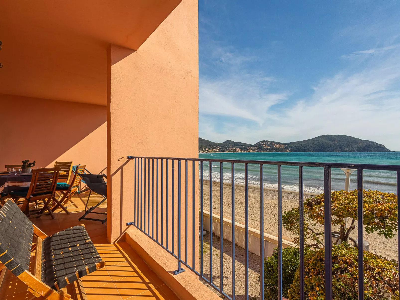Baie des Lecques-Outside