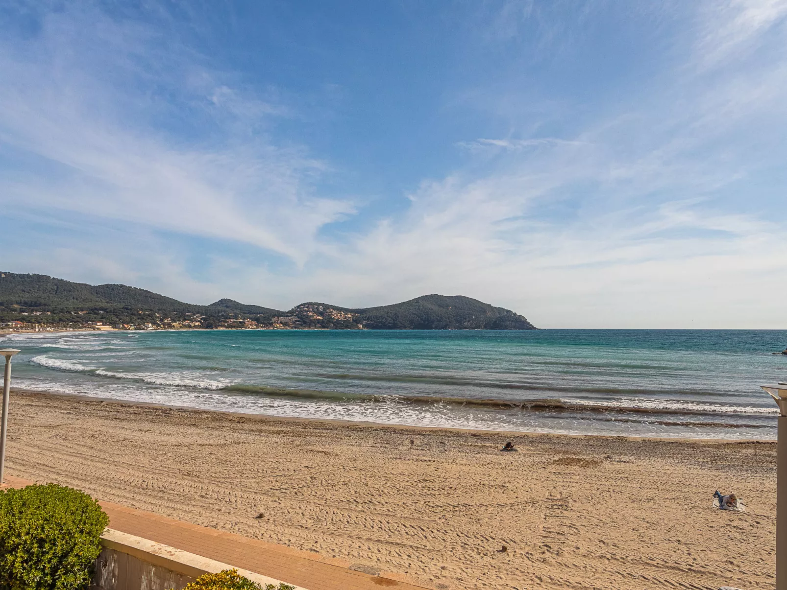 Baie des Lecques-Outside